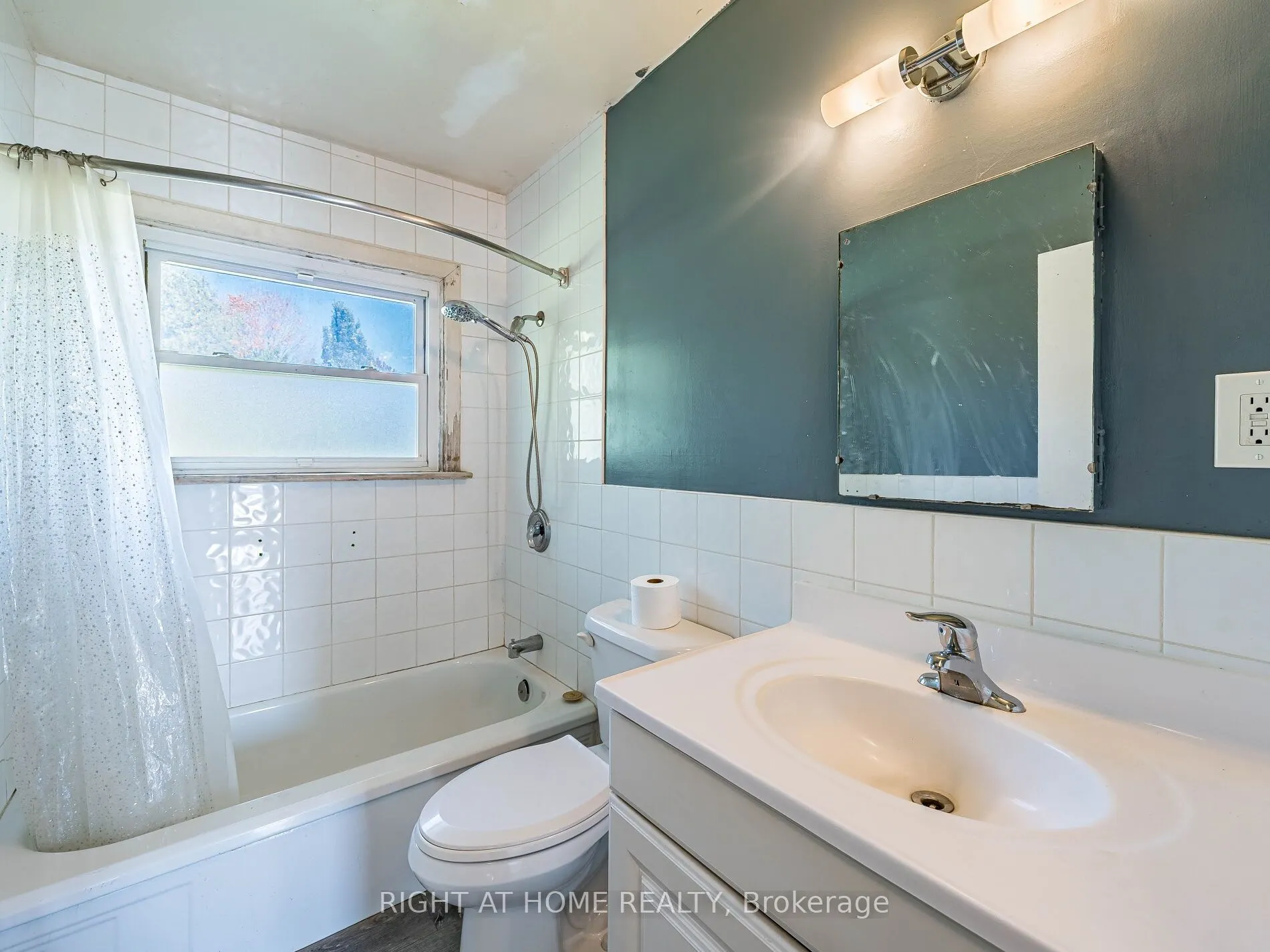 148 Winchester Road E