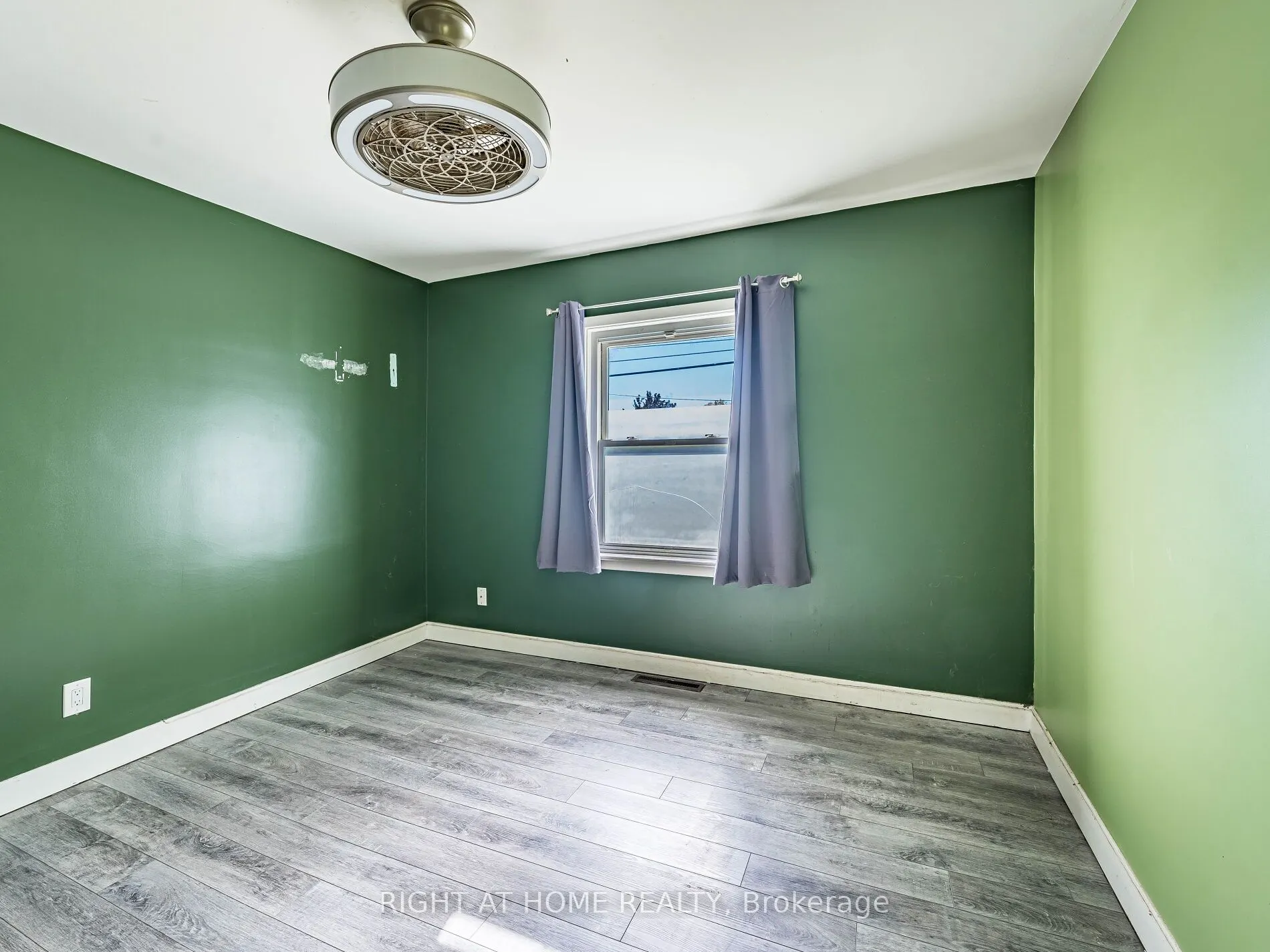 148 Winchester Road E