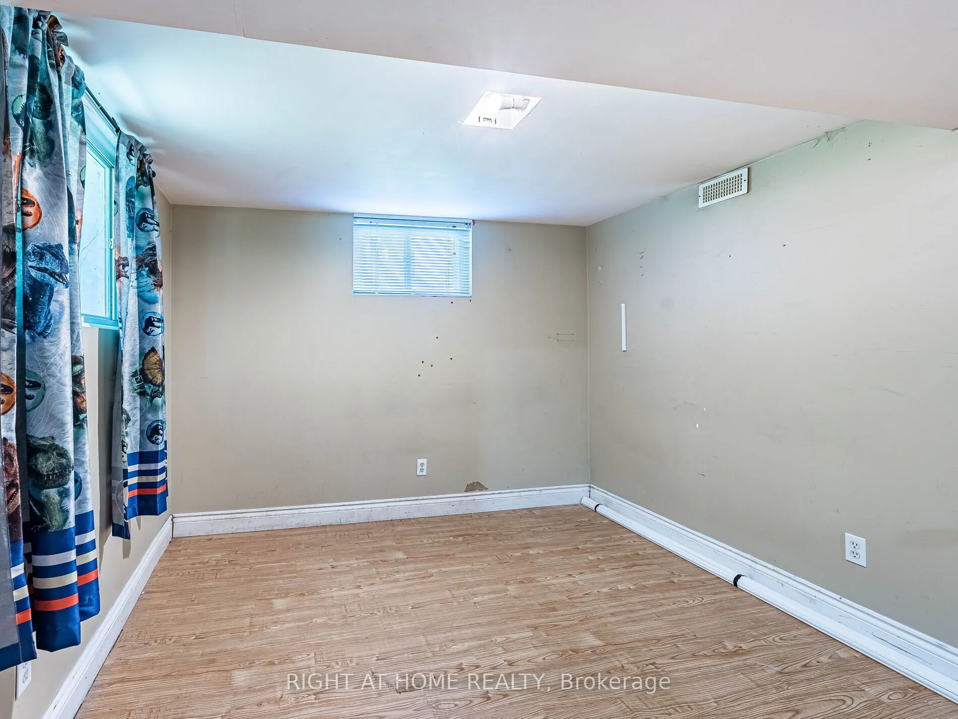 148 Winchester Road E