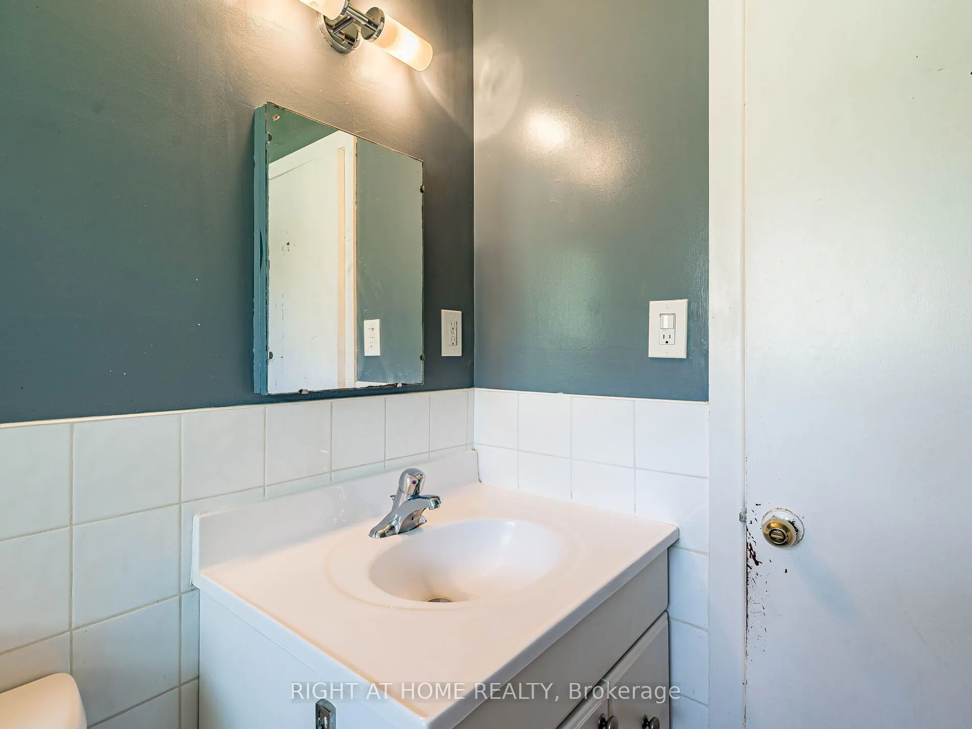 148 Winchester Road E