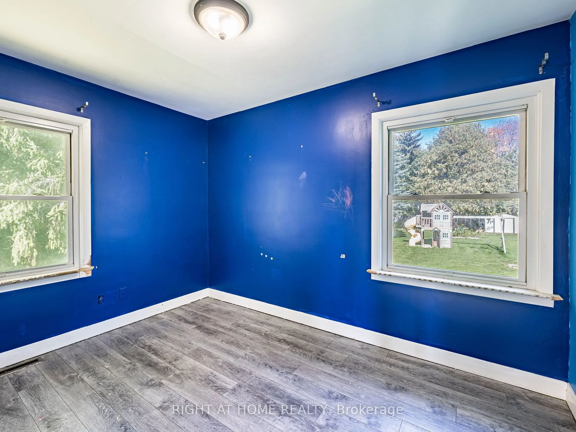 148 Winchester Road E