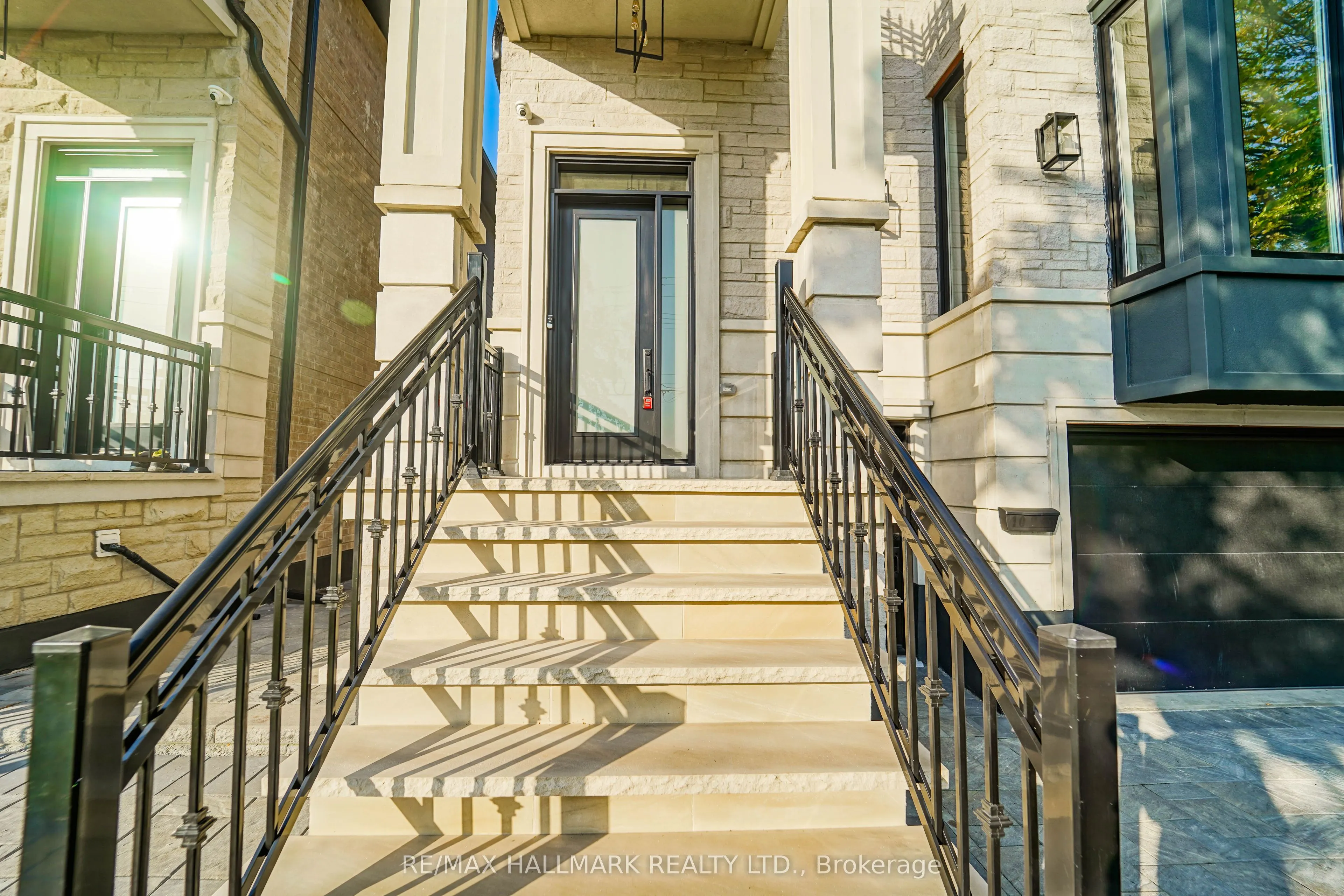 1094 Warden Avenue