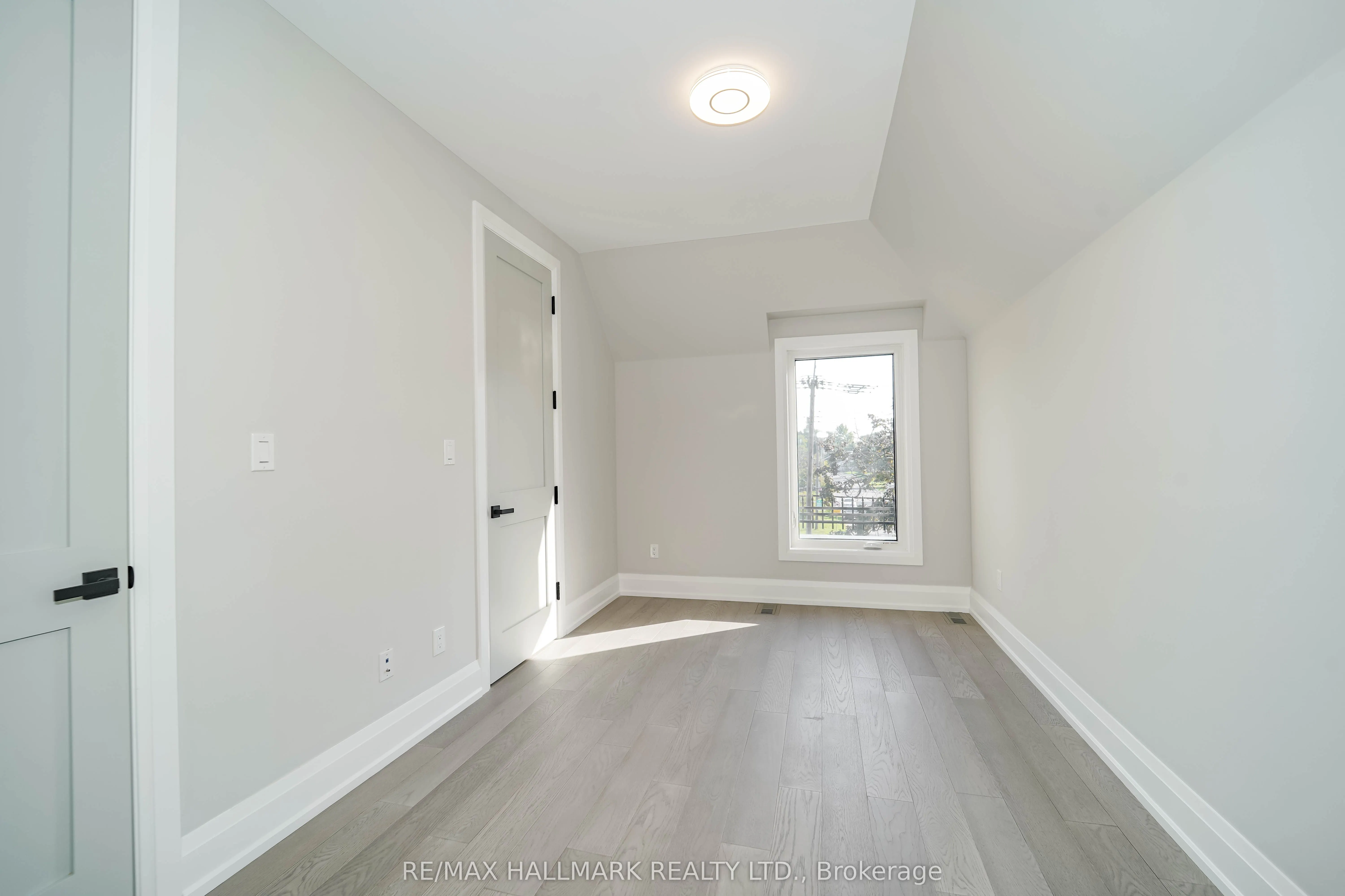 1094 Warden Avenue