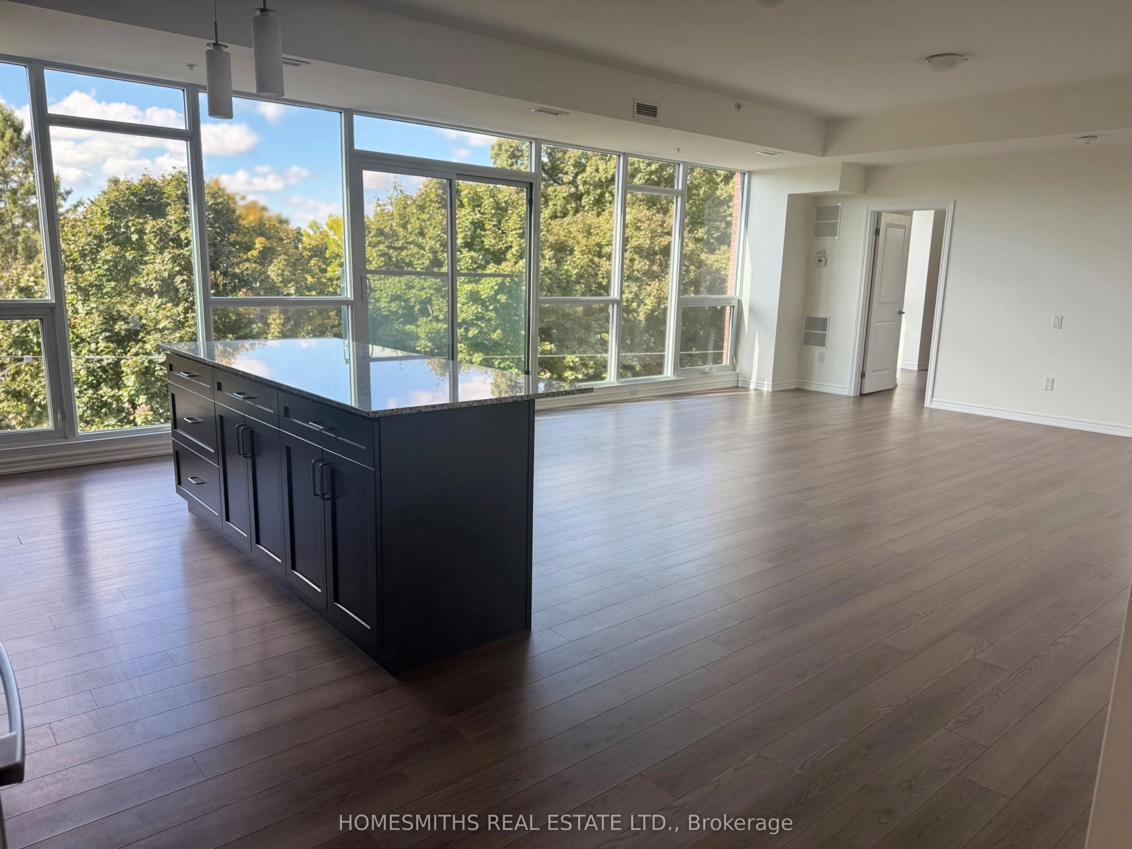 109 King Avenue E, #401