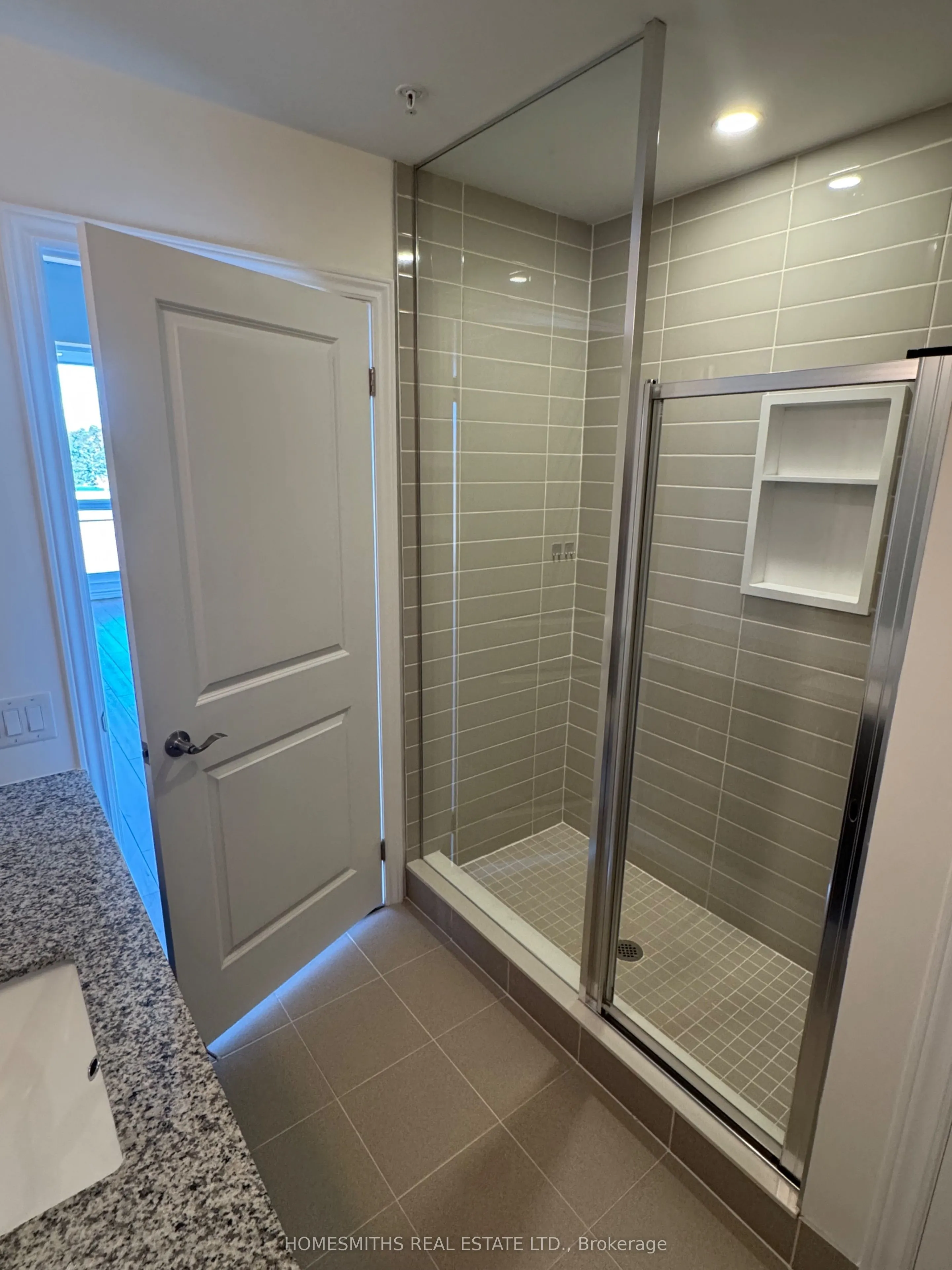 109 King Avenue E, #401