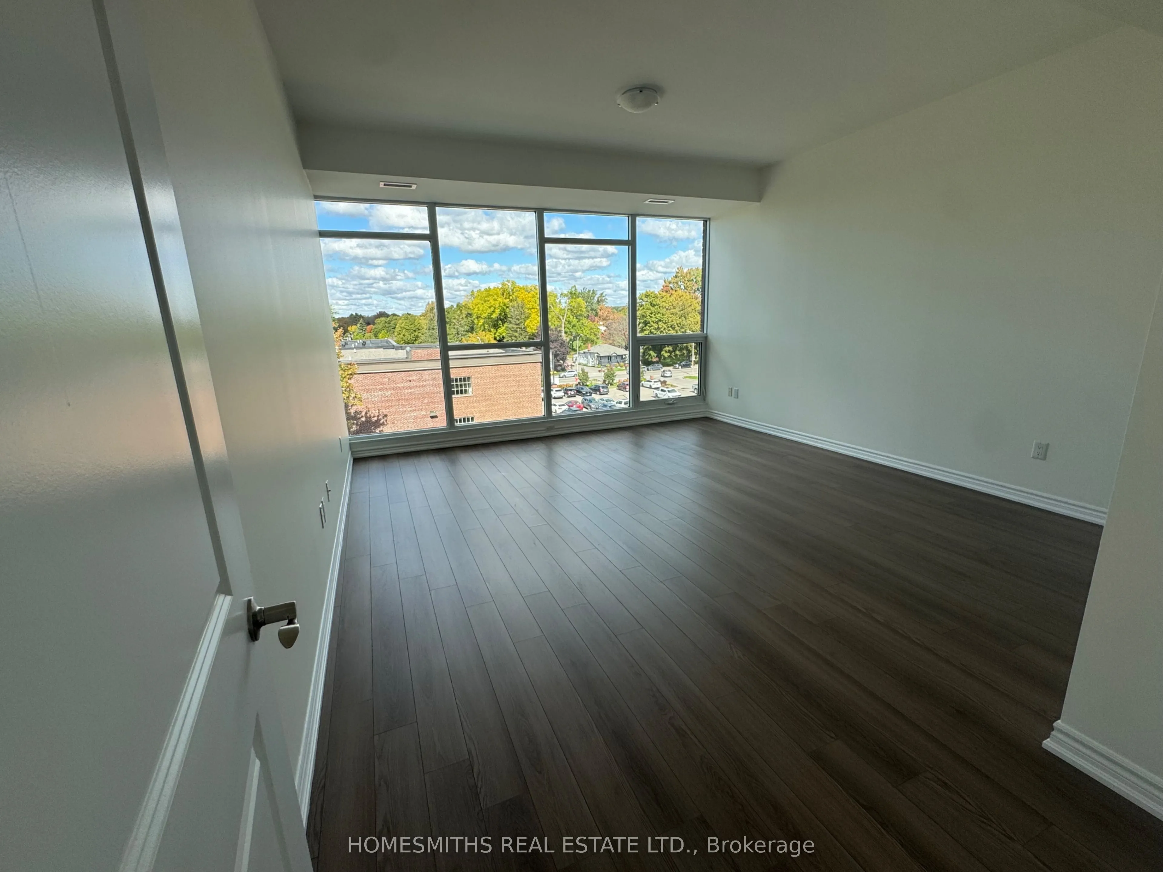 109 King Avenue E, #401
