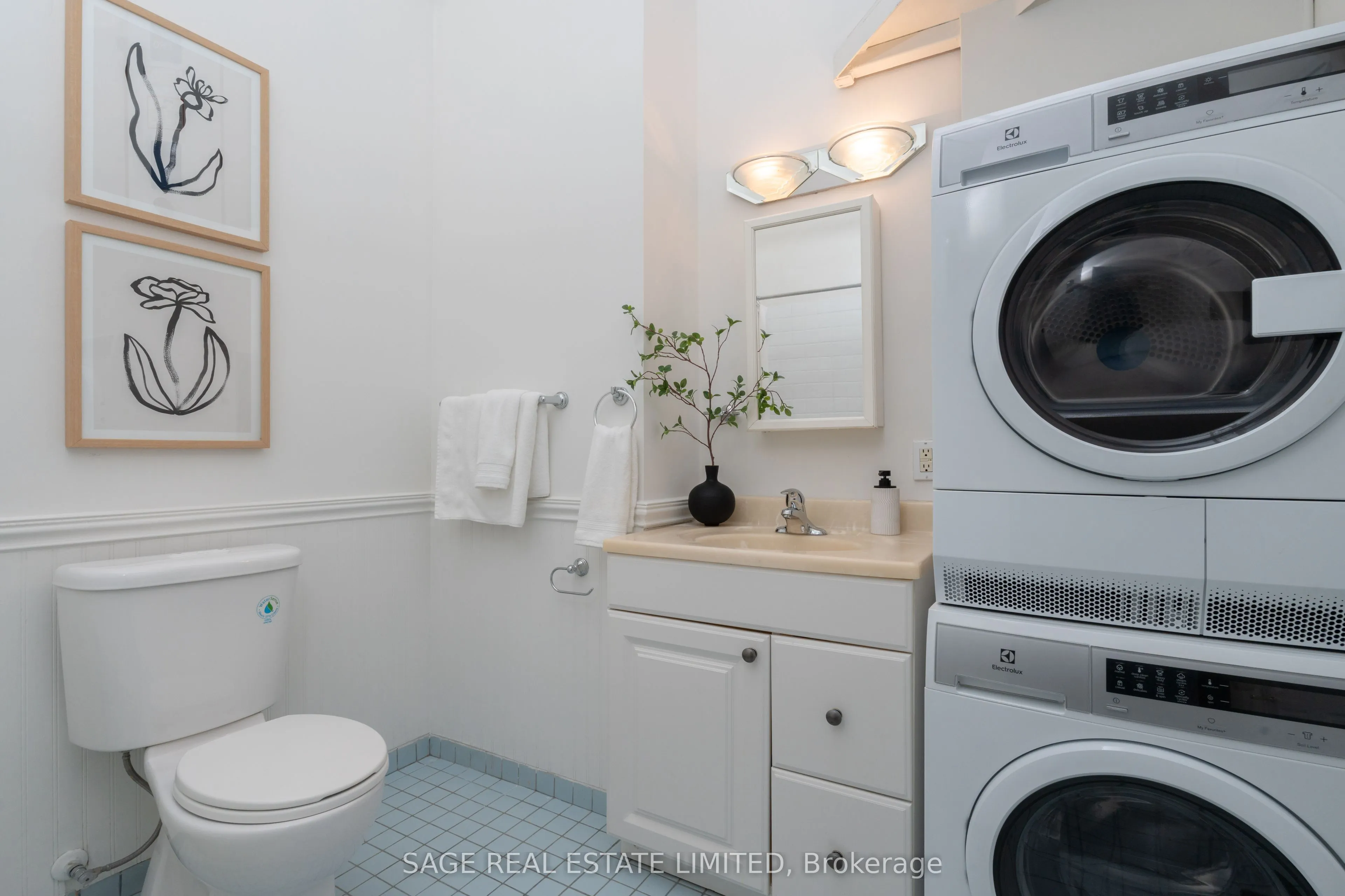 245 Carlaw Avenue, #403