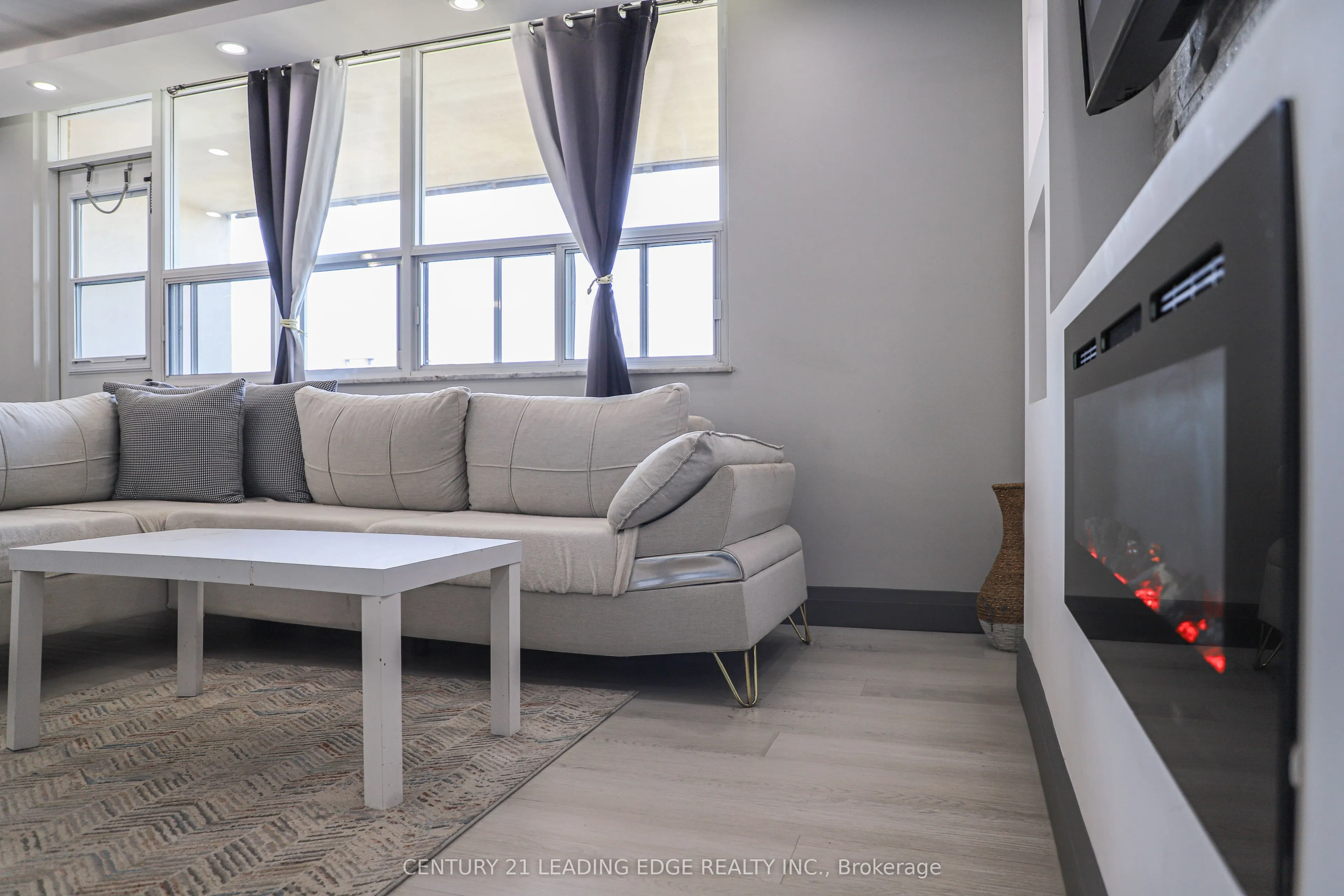 2550 Pharmacy Avenue, #1206
