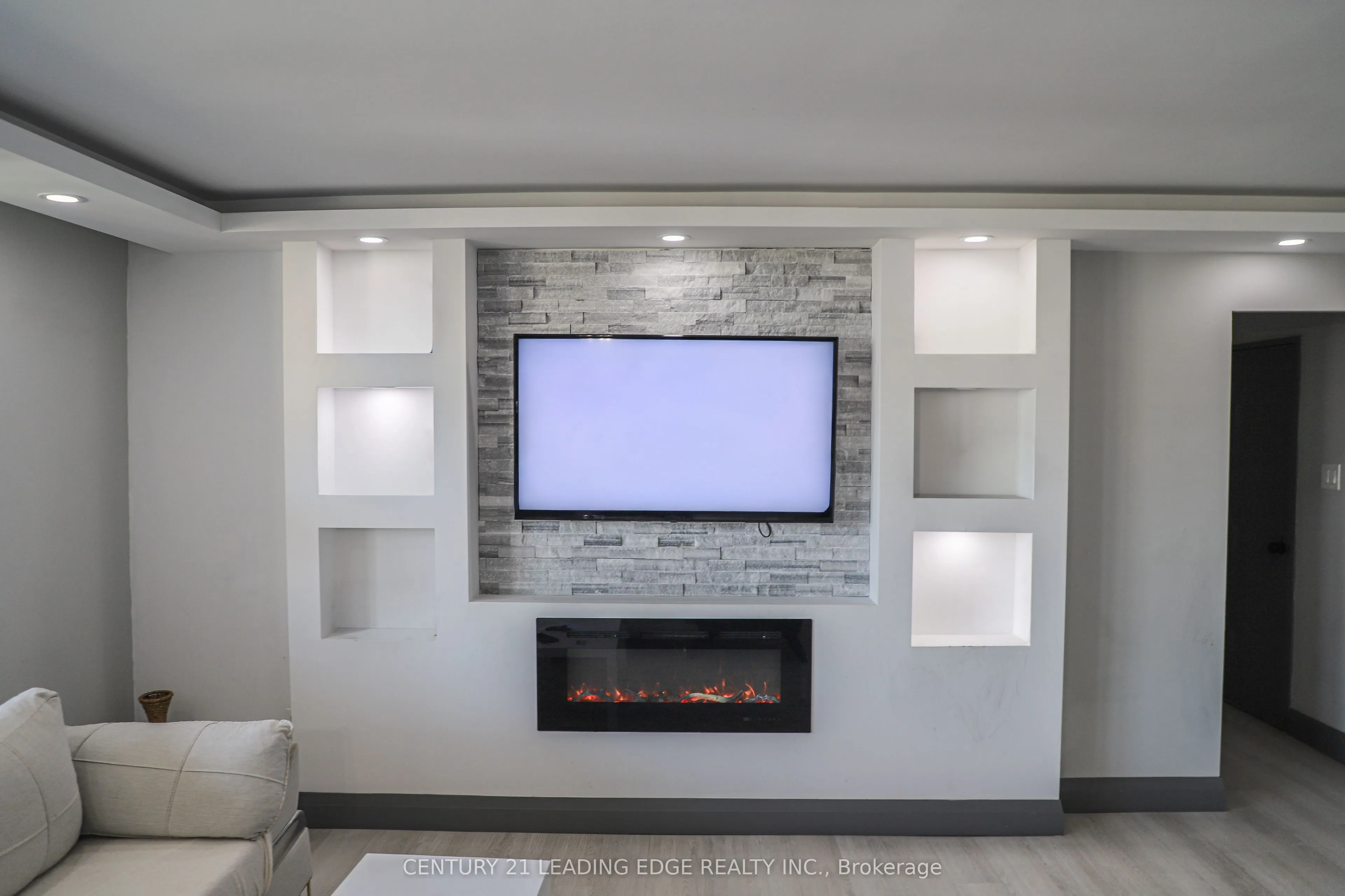 2550 Pharmacy Avenue, #1206