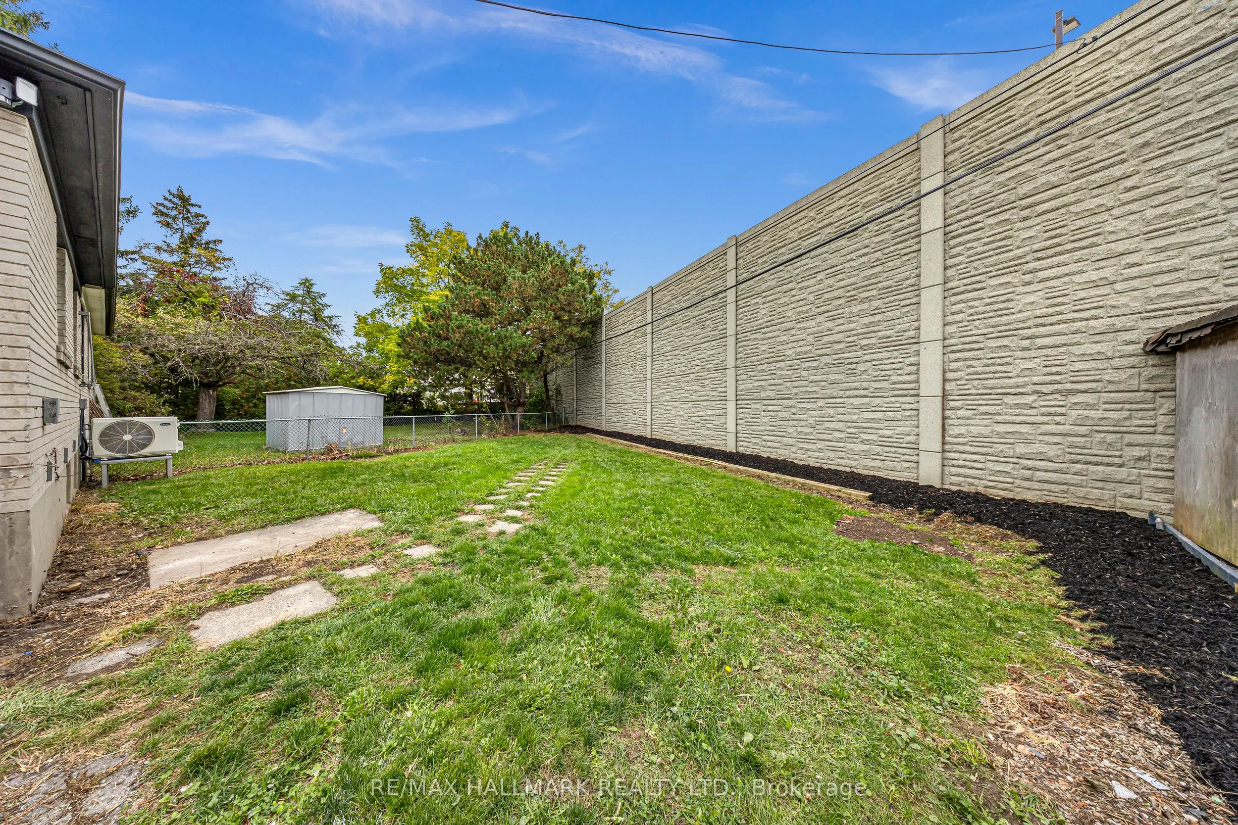 28 Huddleston Court