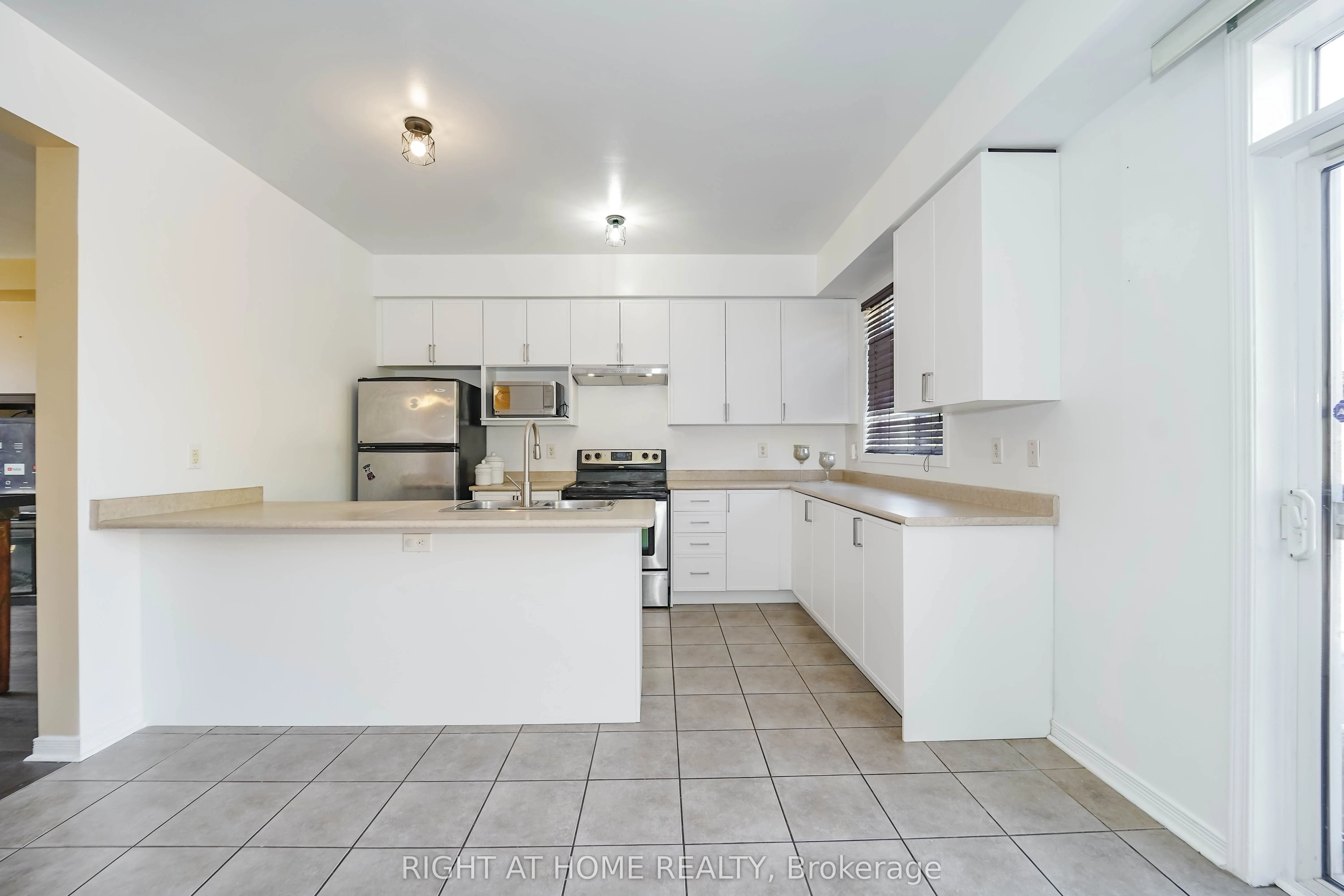 48 Curran Hall Crescent