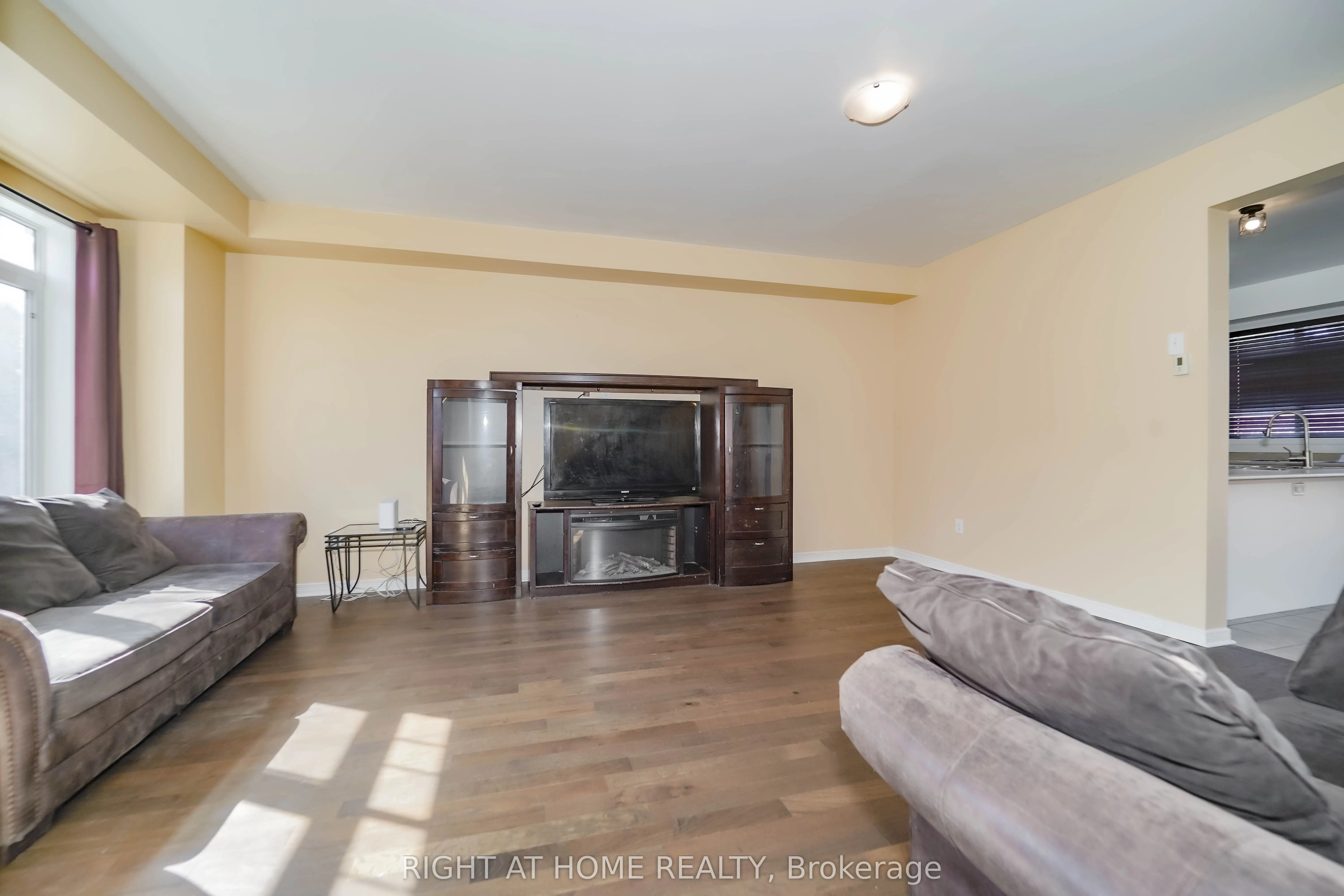 48 Curran Hall Crescent