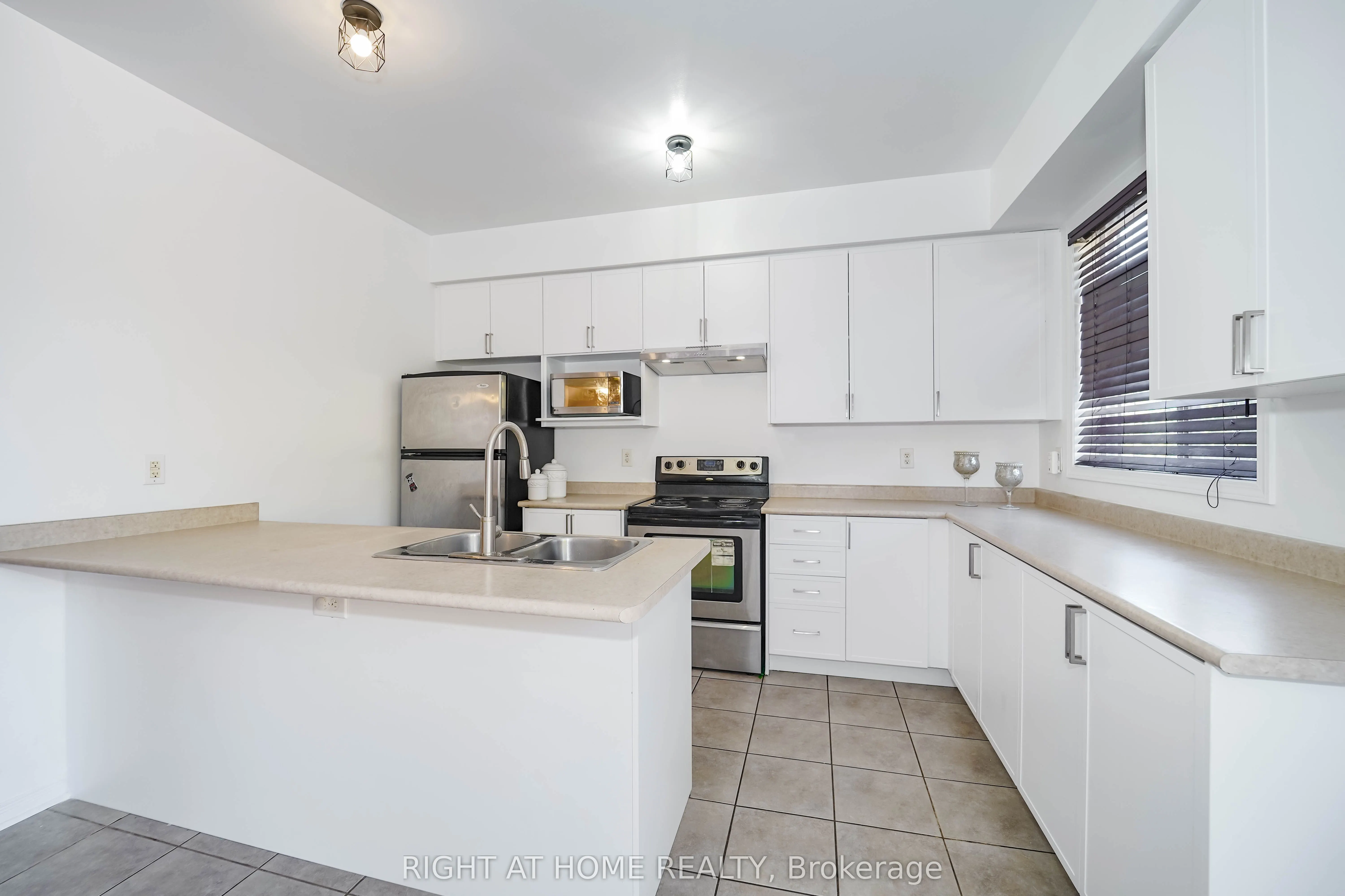 48 Curran Hall Crescent