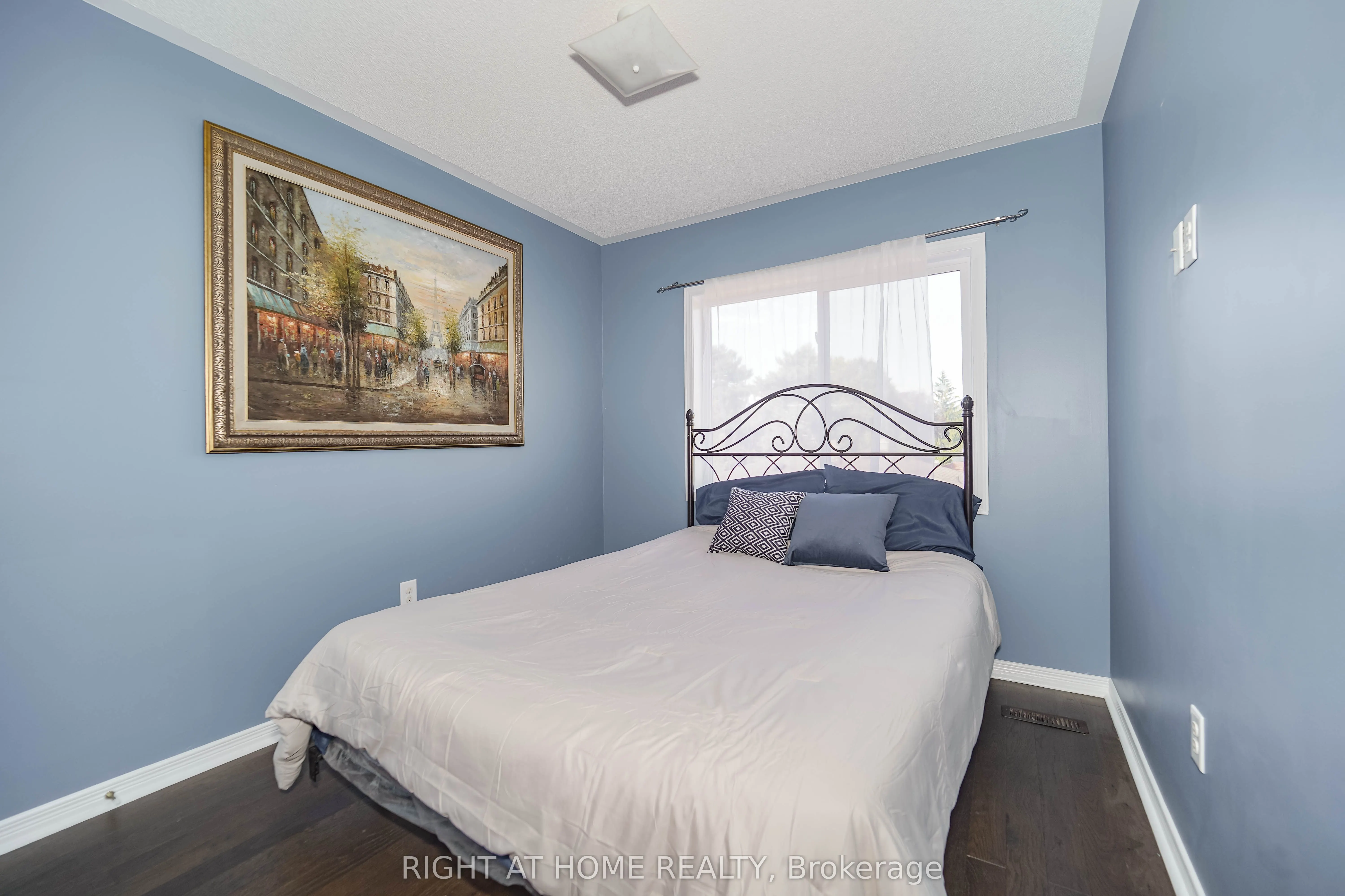 48 Curran Hall Crescent