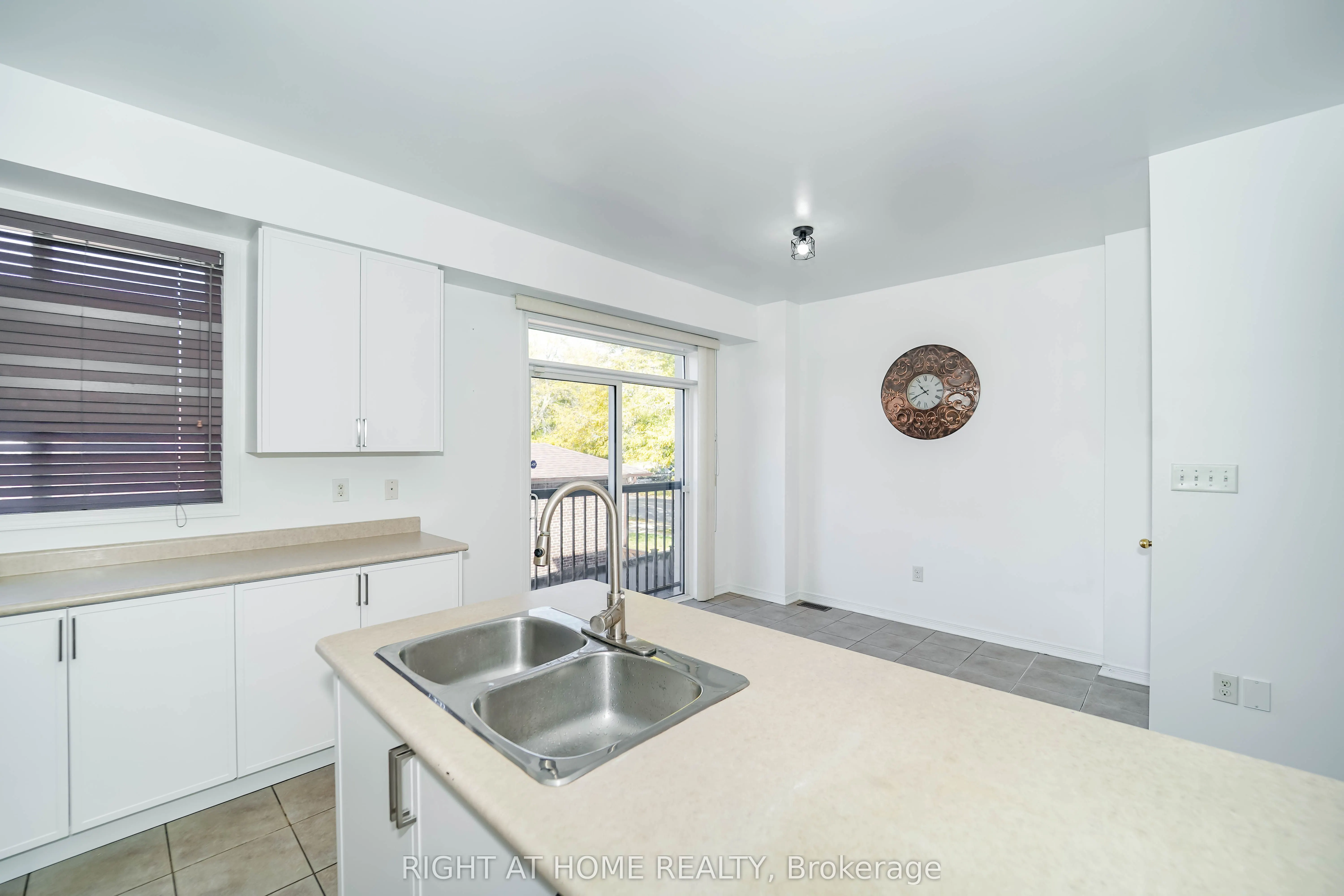 48 Curran Hall Crescent