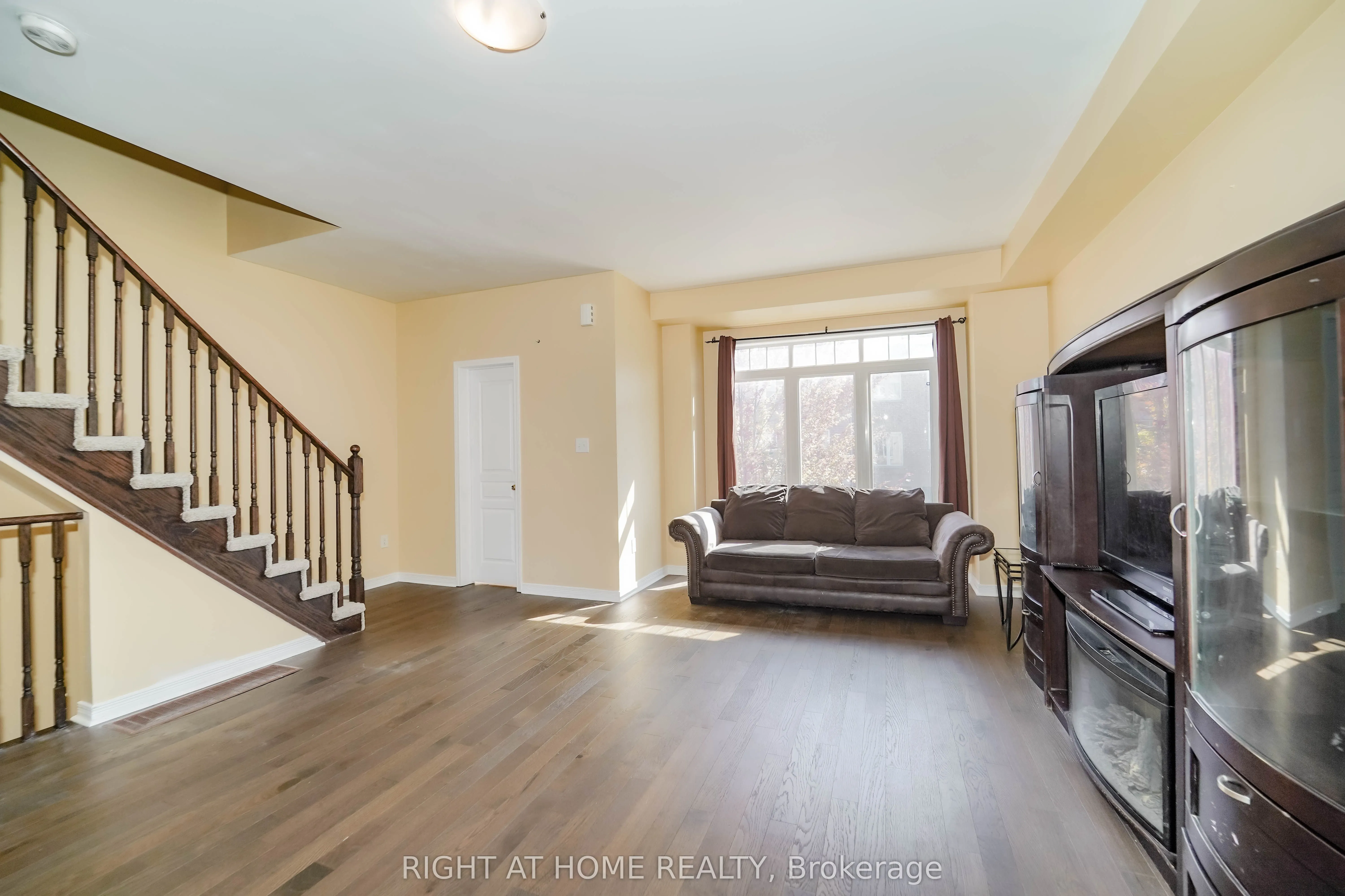 48 Curran Hall Crescent