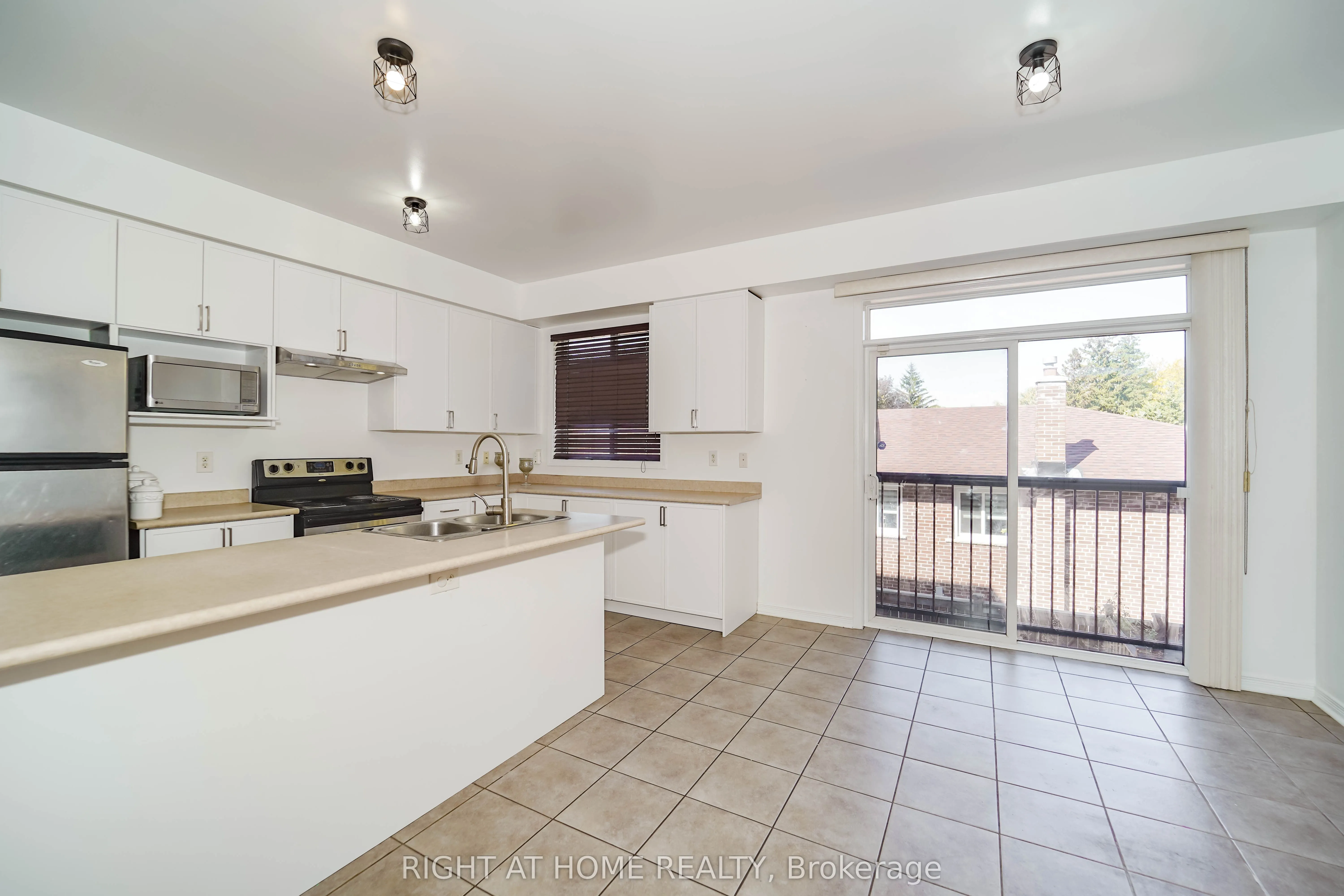48 Curran Hall Crescent
