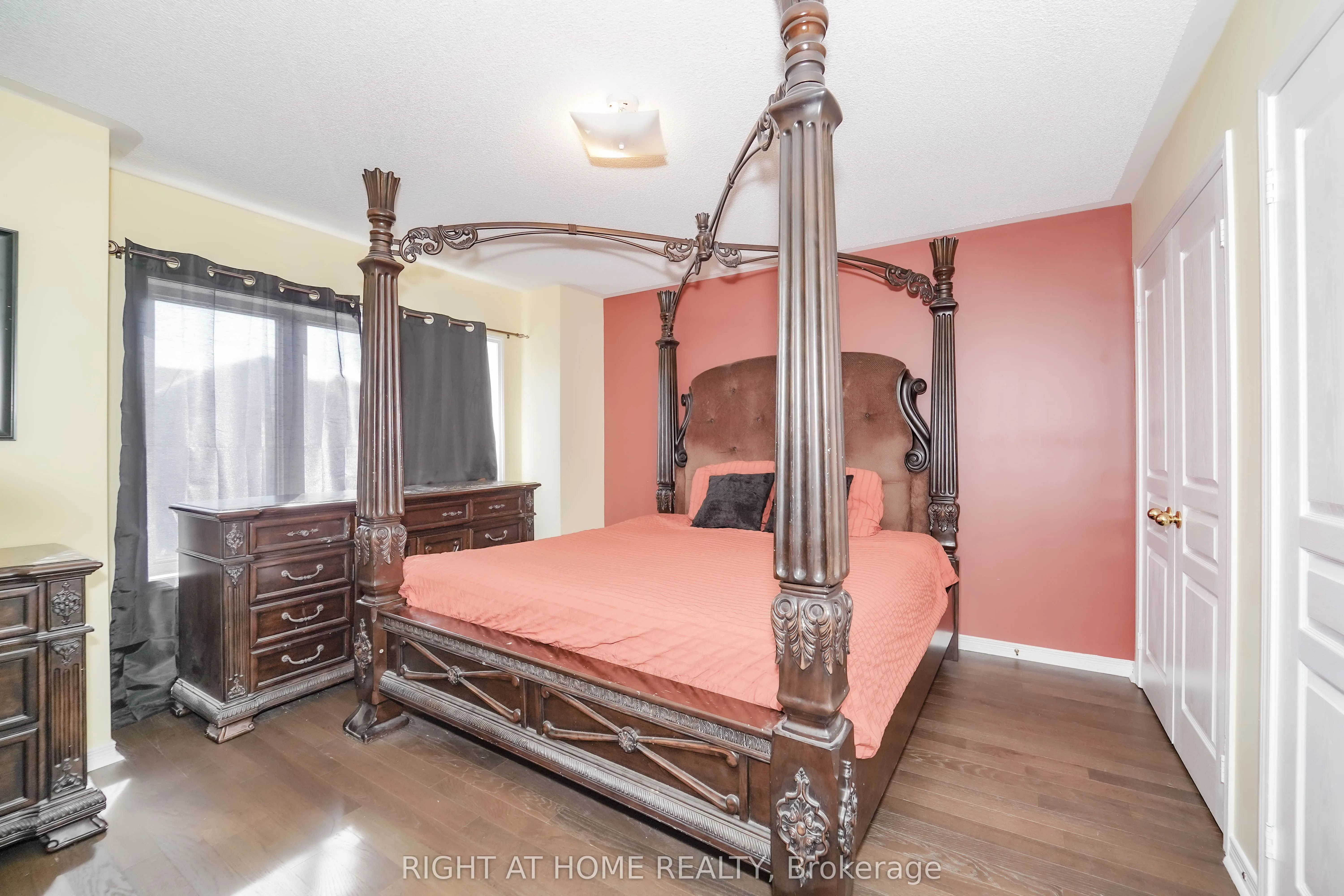 48 Curran Hall Crescent