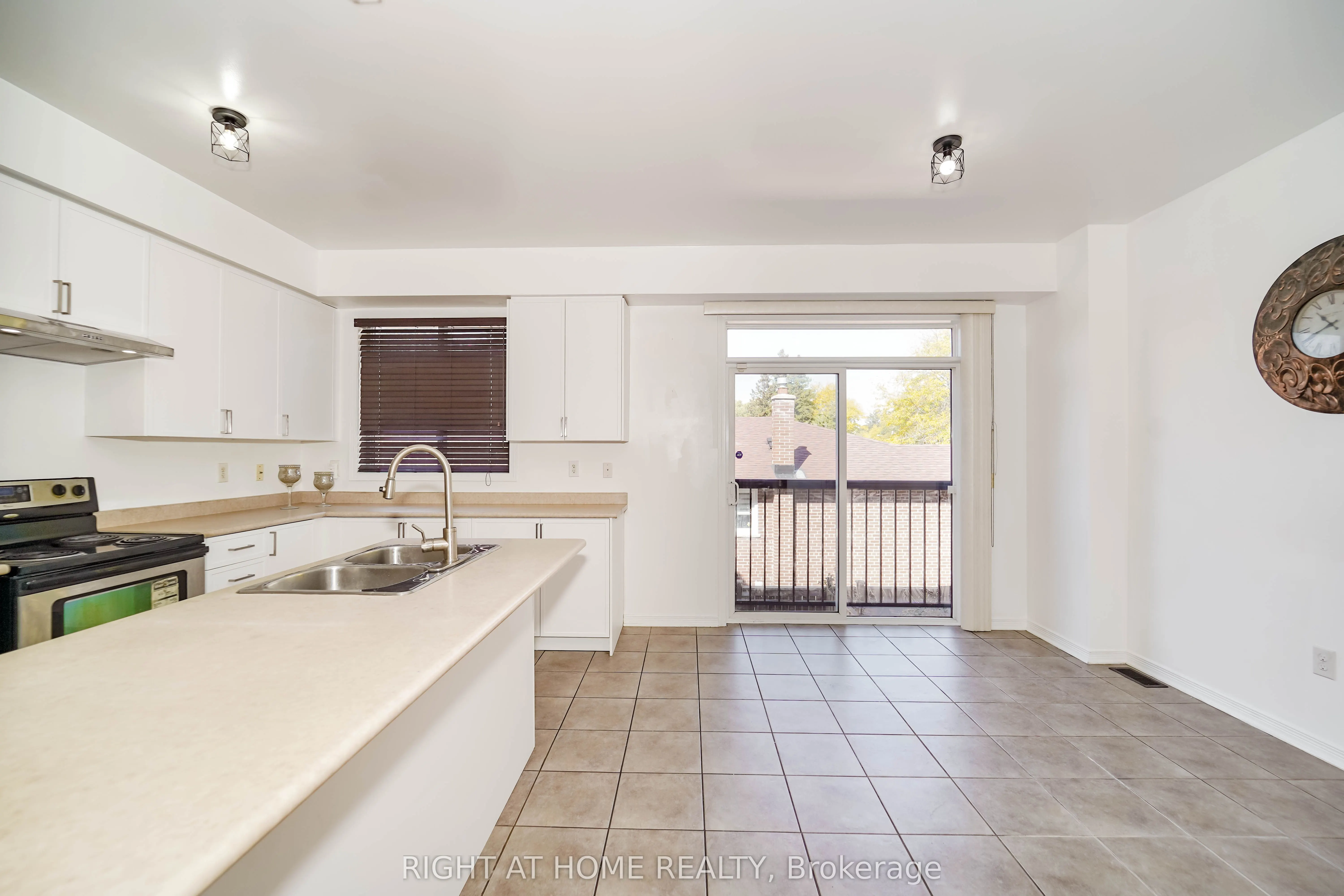48 Curran Hall Crescent