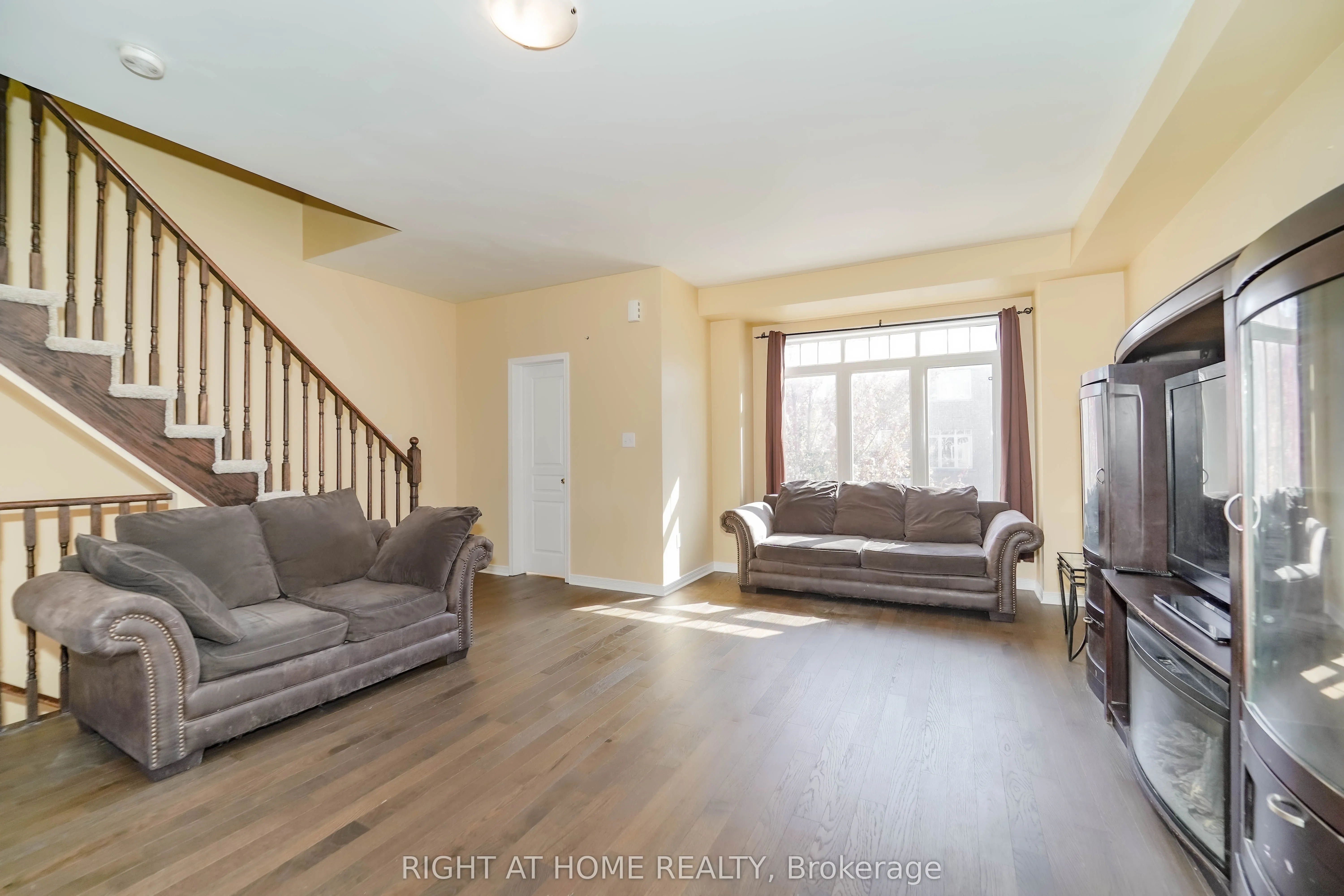 48 Curran Hall Crescent