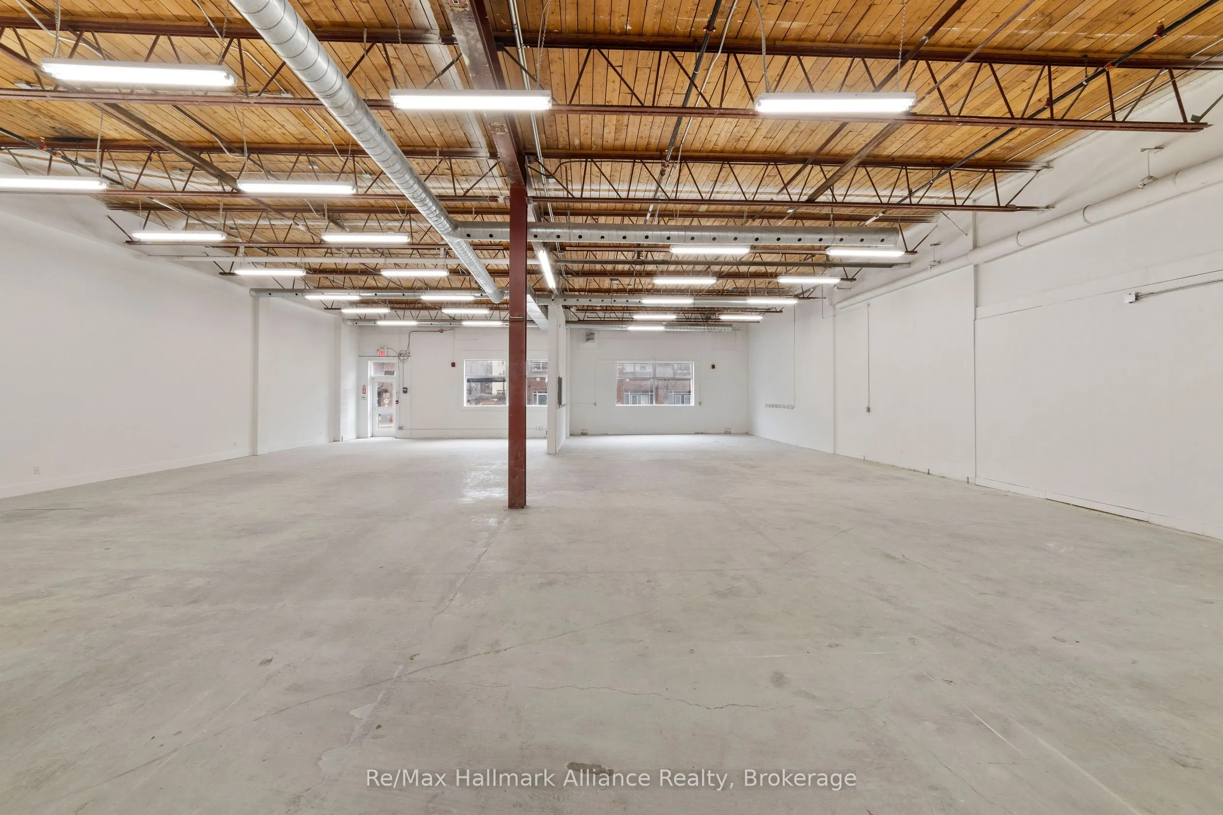 1120 Dundas Street E