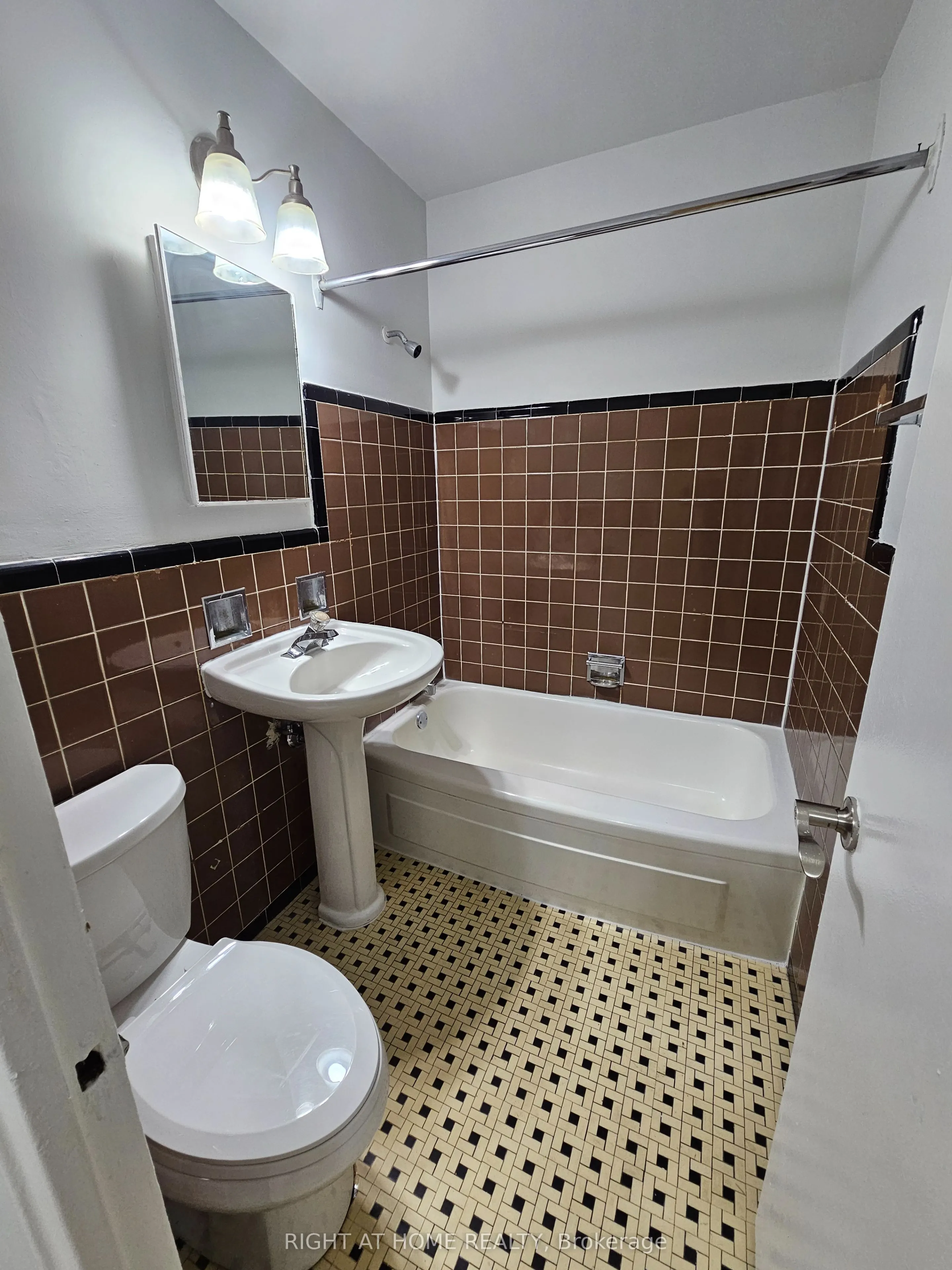 20 Cosburn Avenue, #207