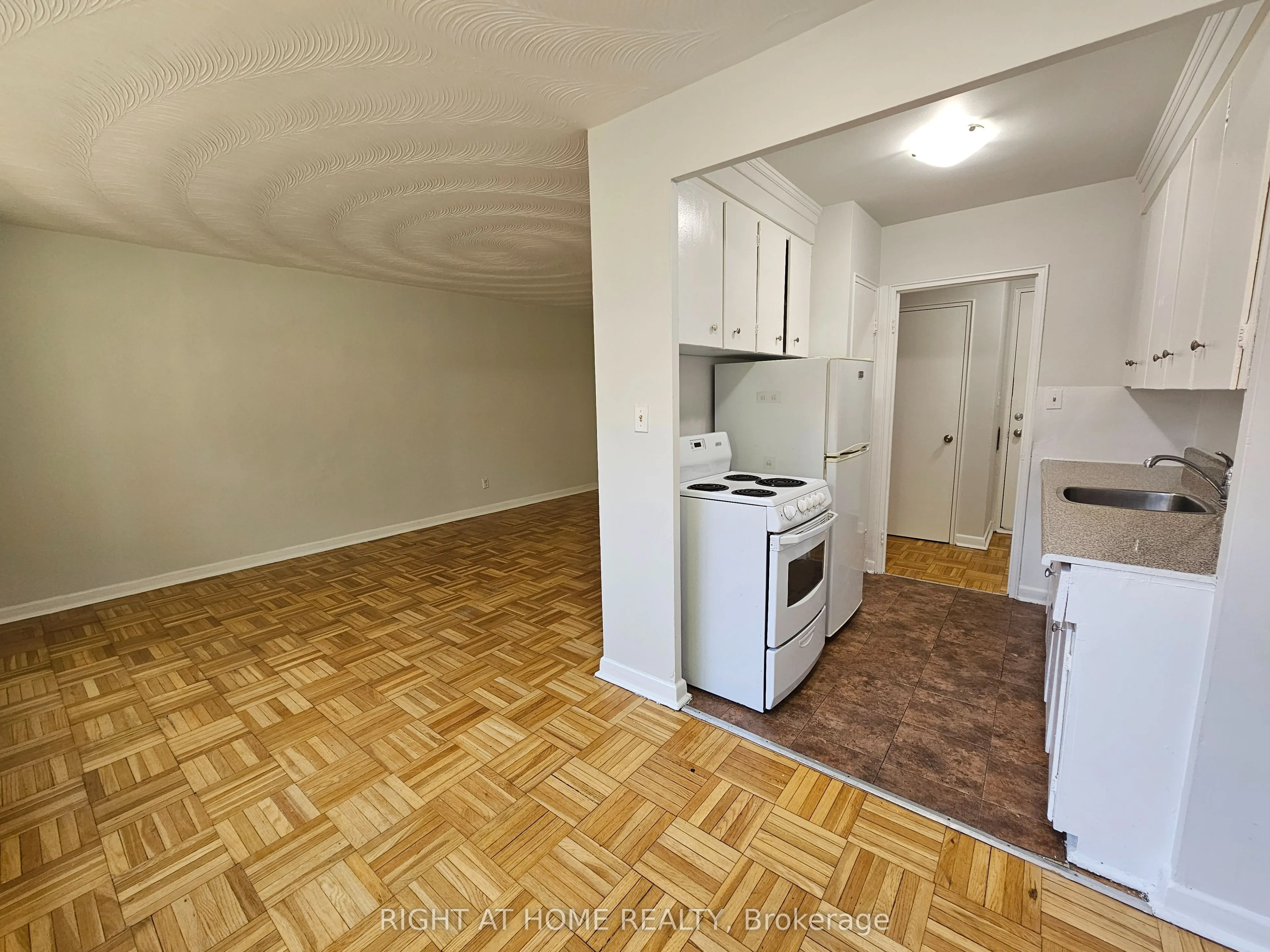 20 Cosburn Avenue, #207