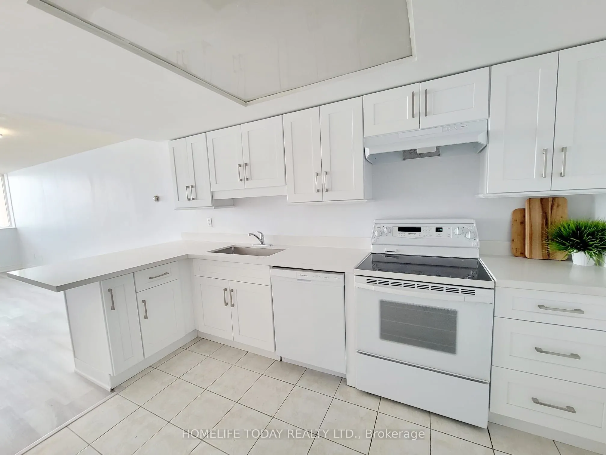 2460 Eglinton Avenue E, #1510