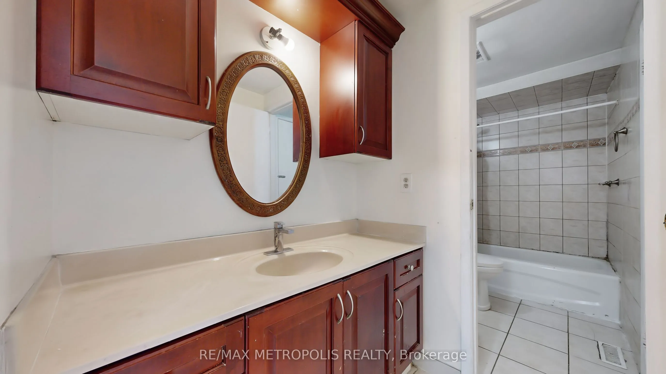 61 Horseshoe Crescent, #Main