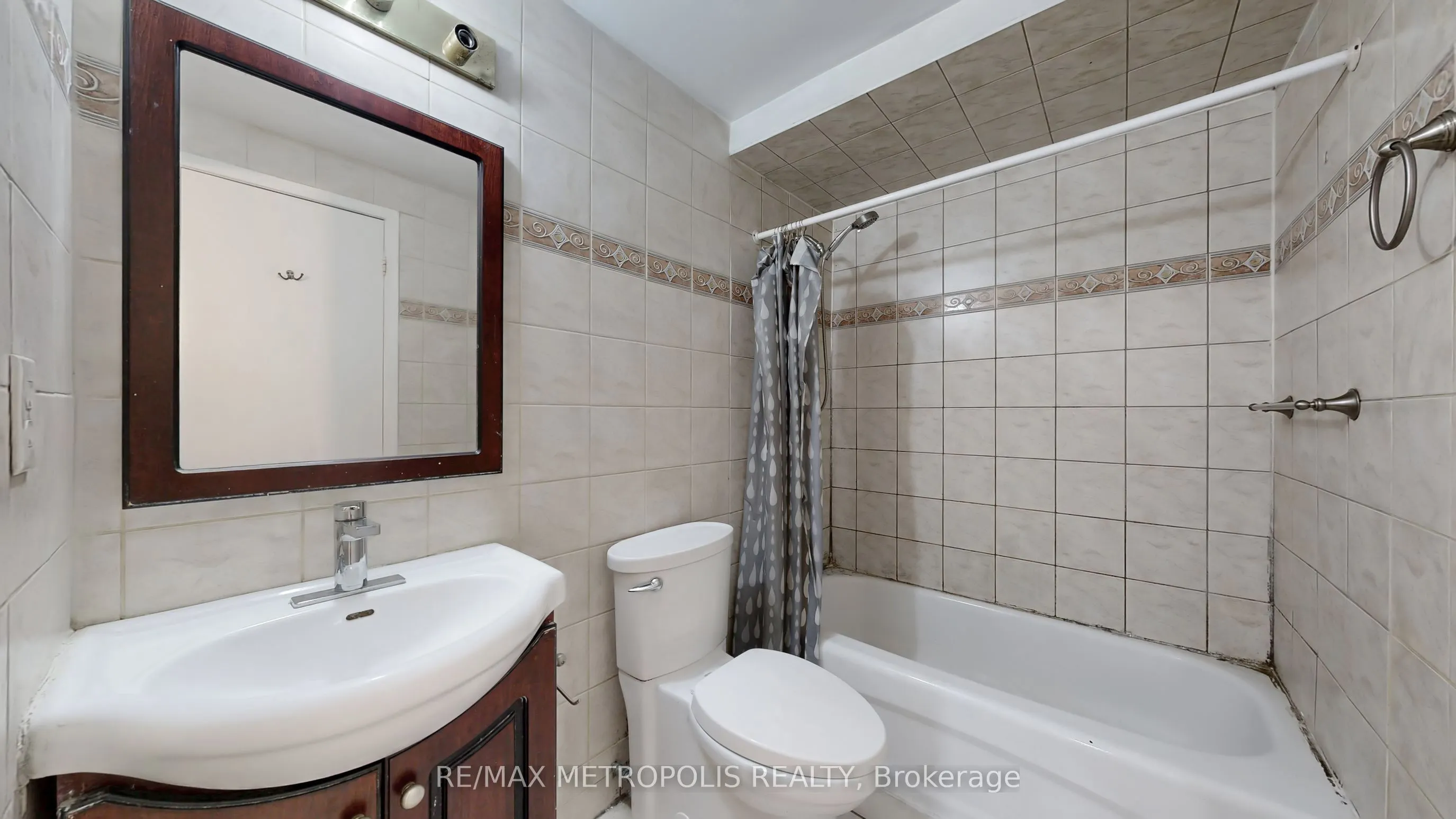 61 Horseshoe Crescent, #Main