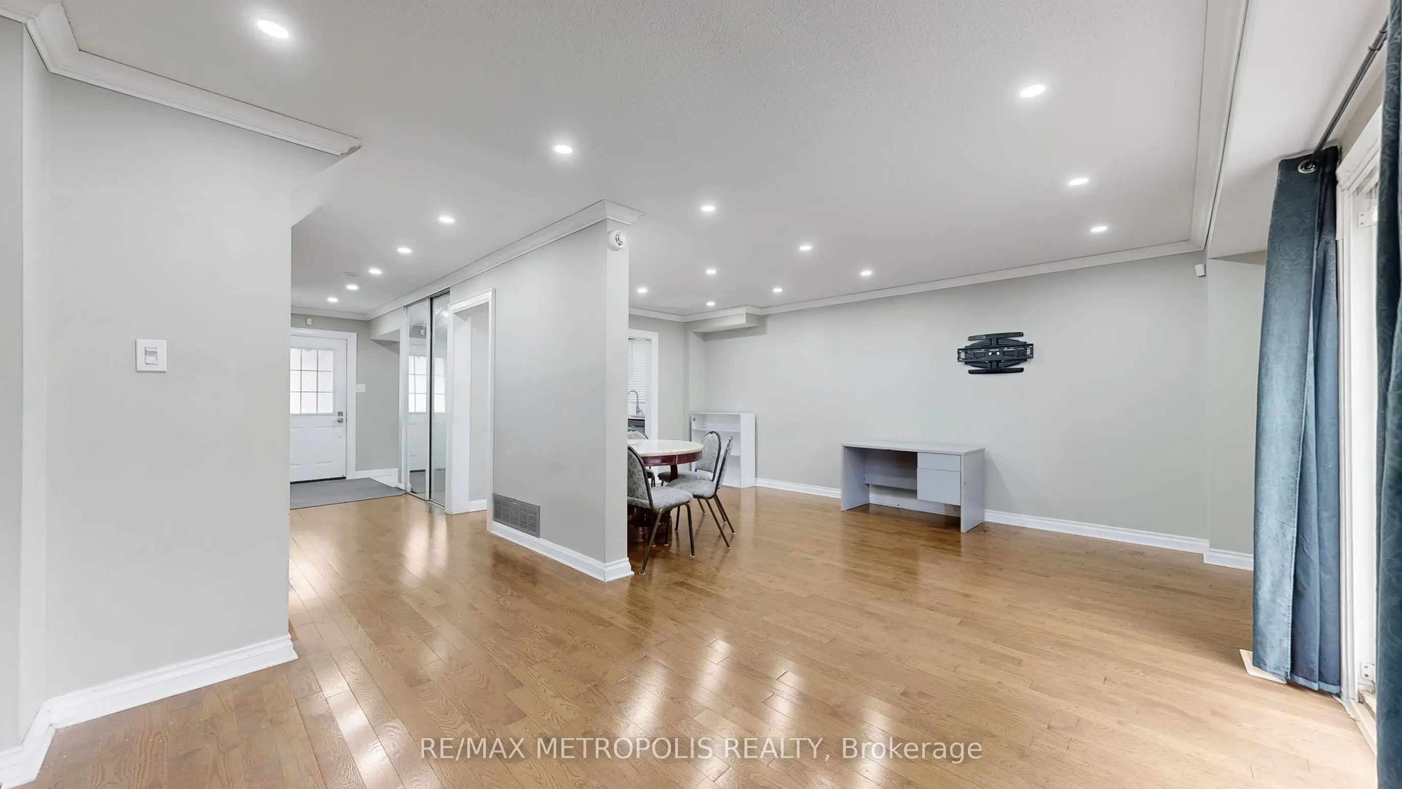 61 Horseshoe Crescent, #Main