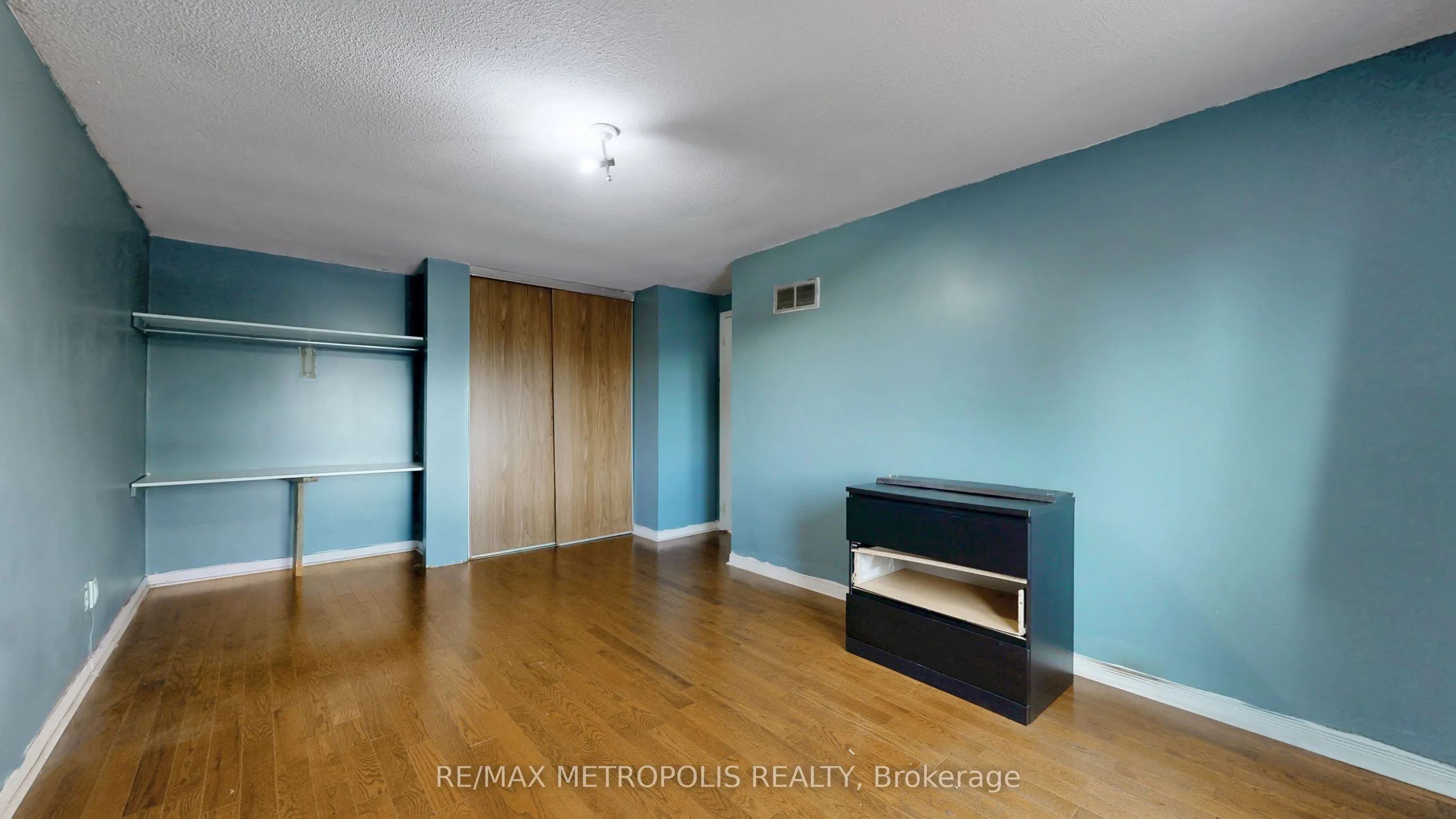 61 Horseshoe Crescent, #Main