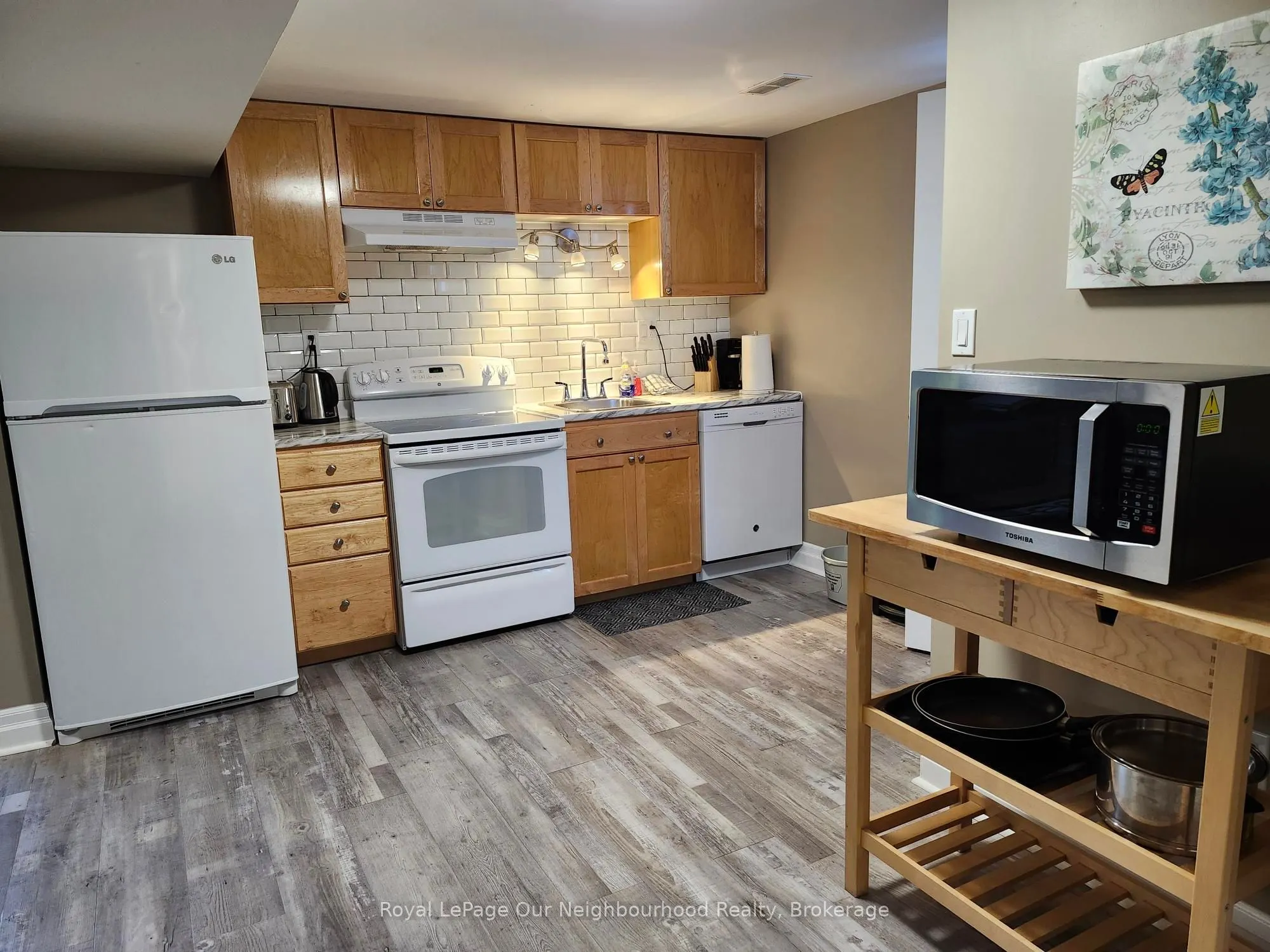 21 Sunset Road, #Lower