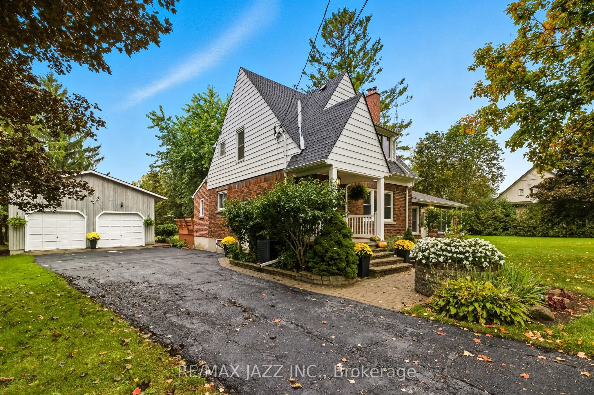 73 Columbus Road E