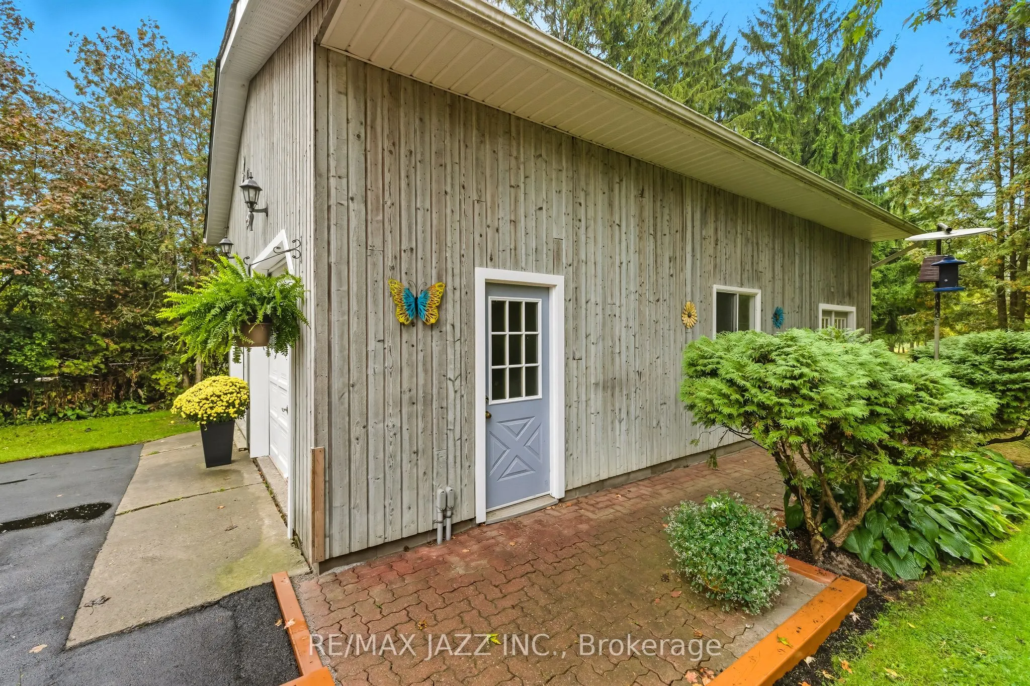 73 Columbus Road E