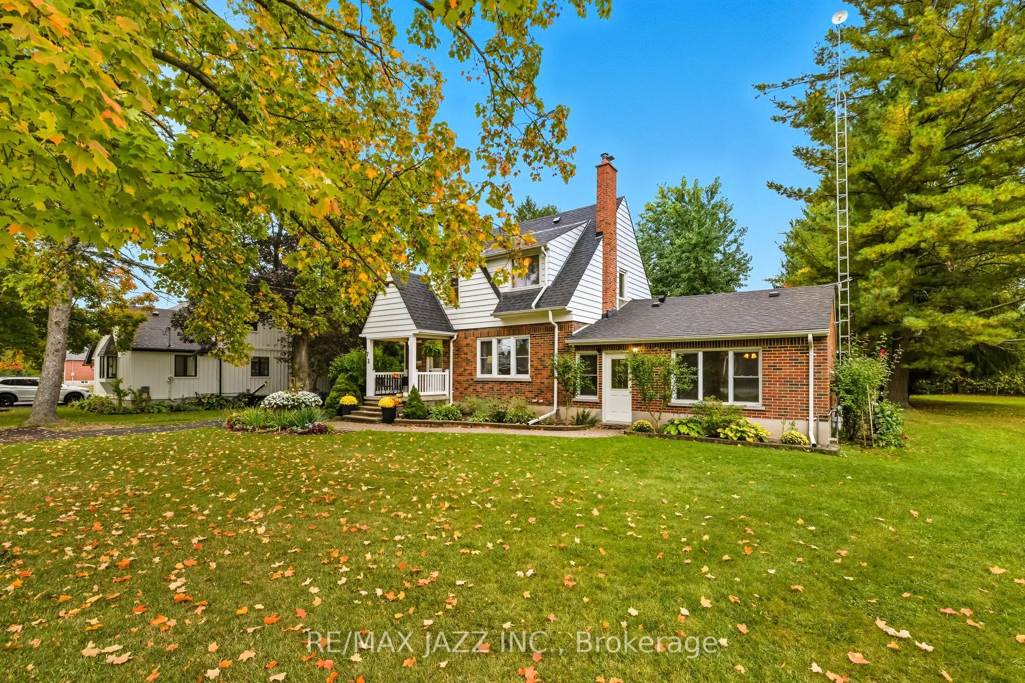 73 Columbus Road E
