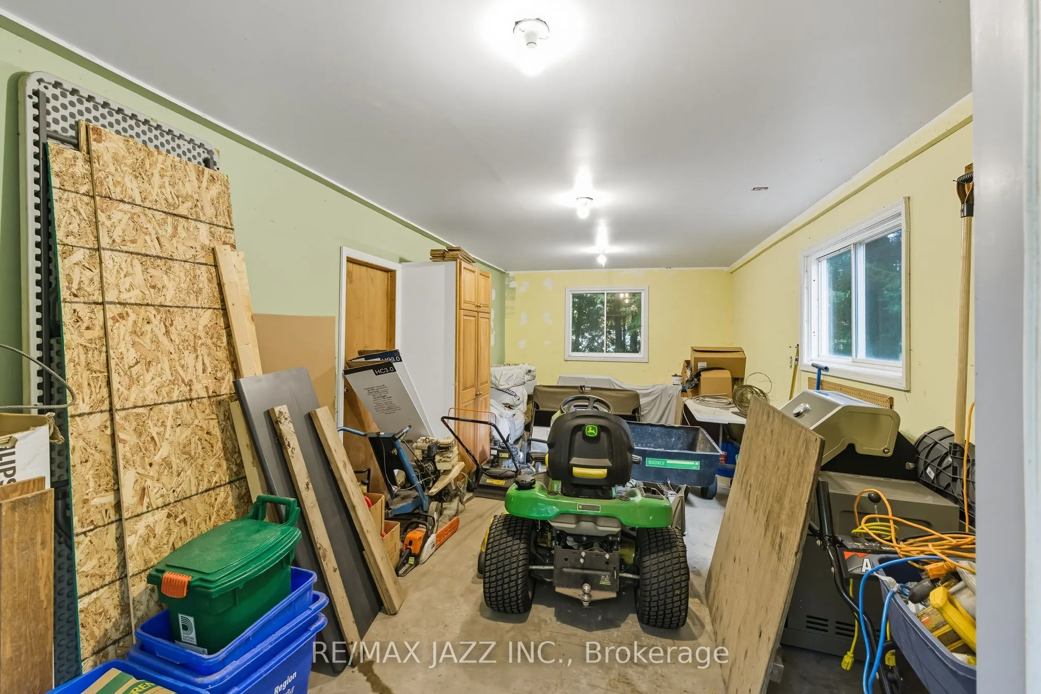 73 Columbus Road E