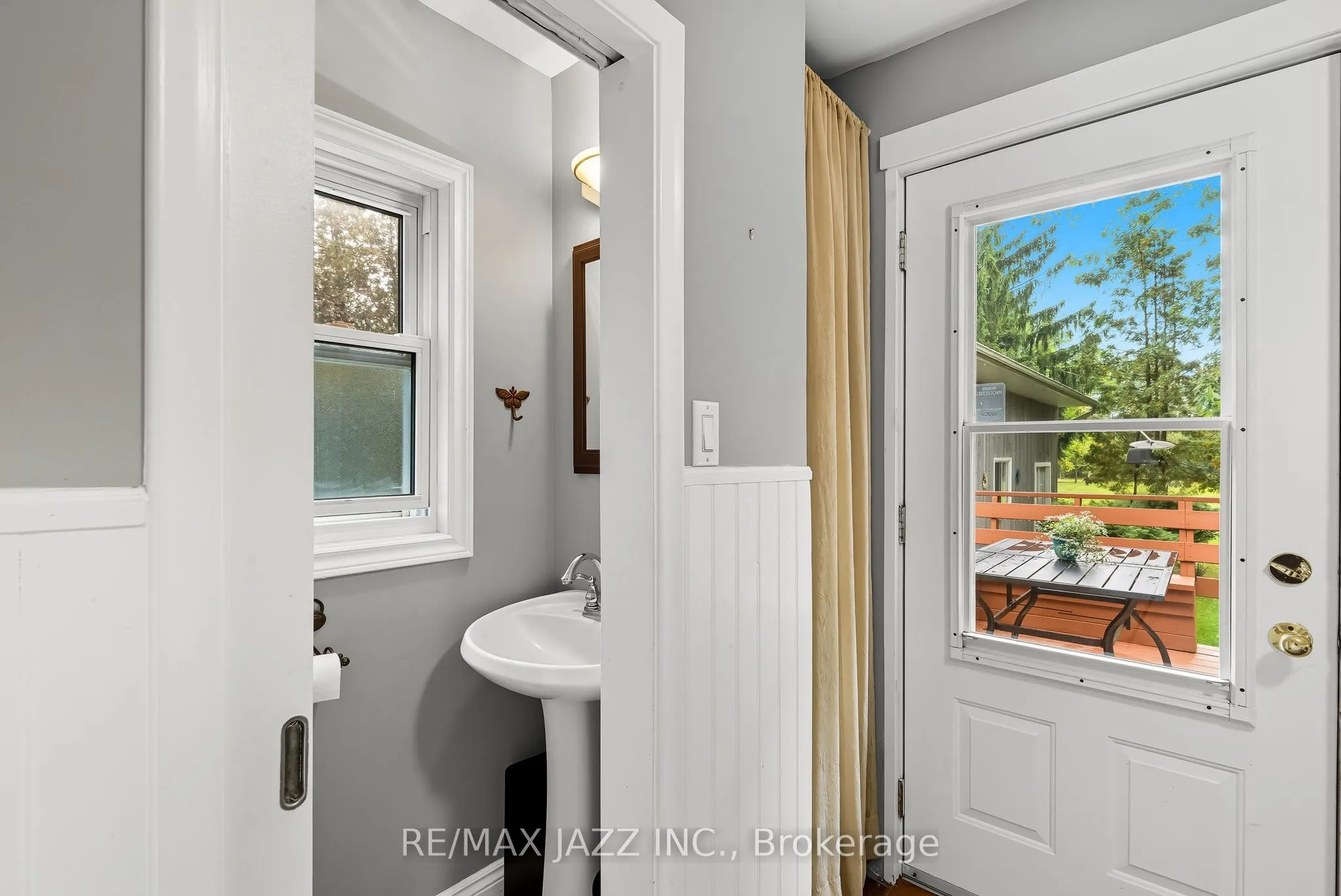 73 Columbus Road E