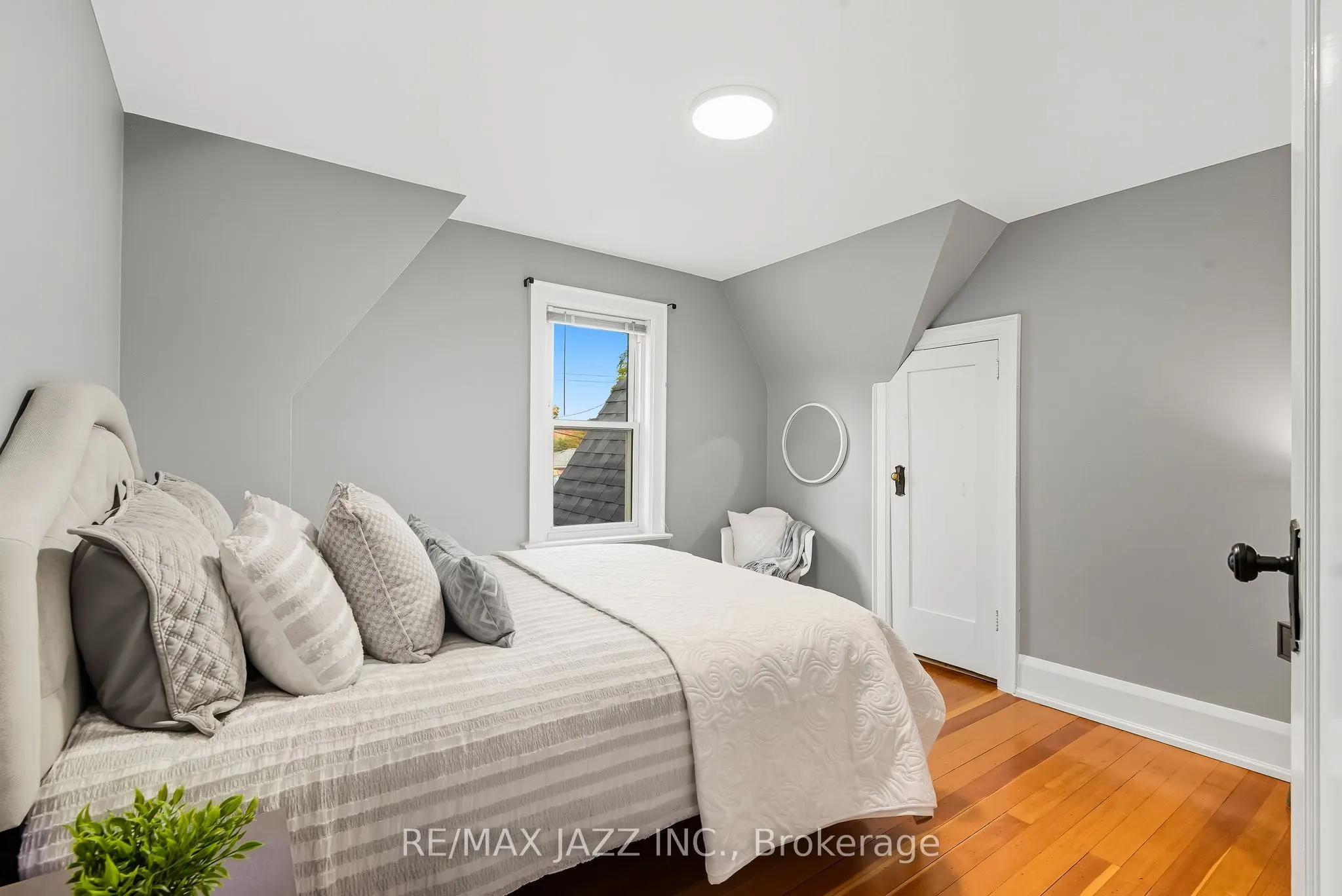 73 Columbus Road E