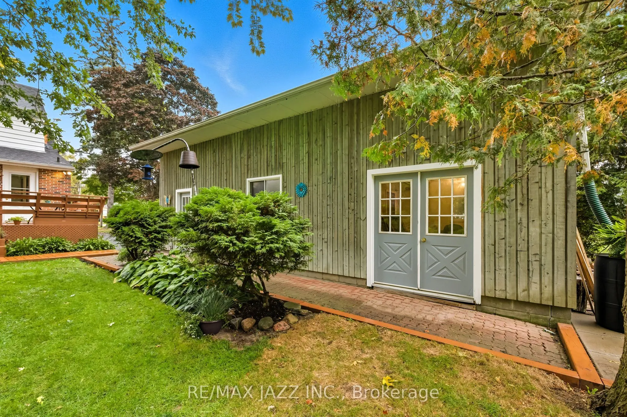 73 Columbus Road E