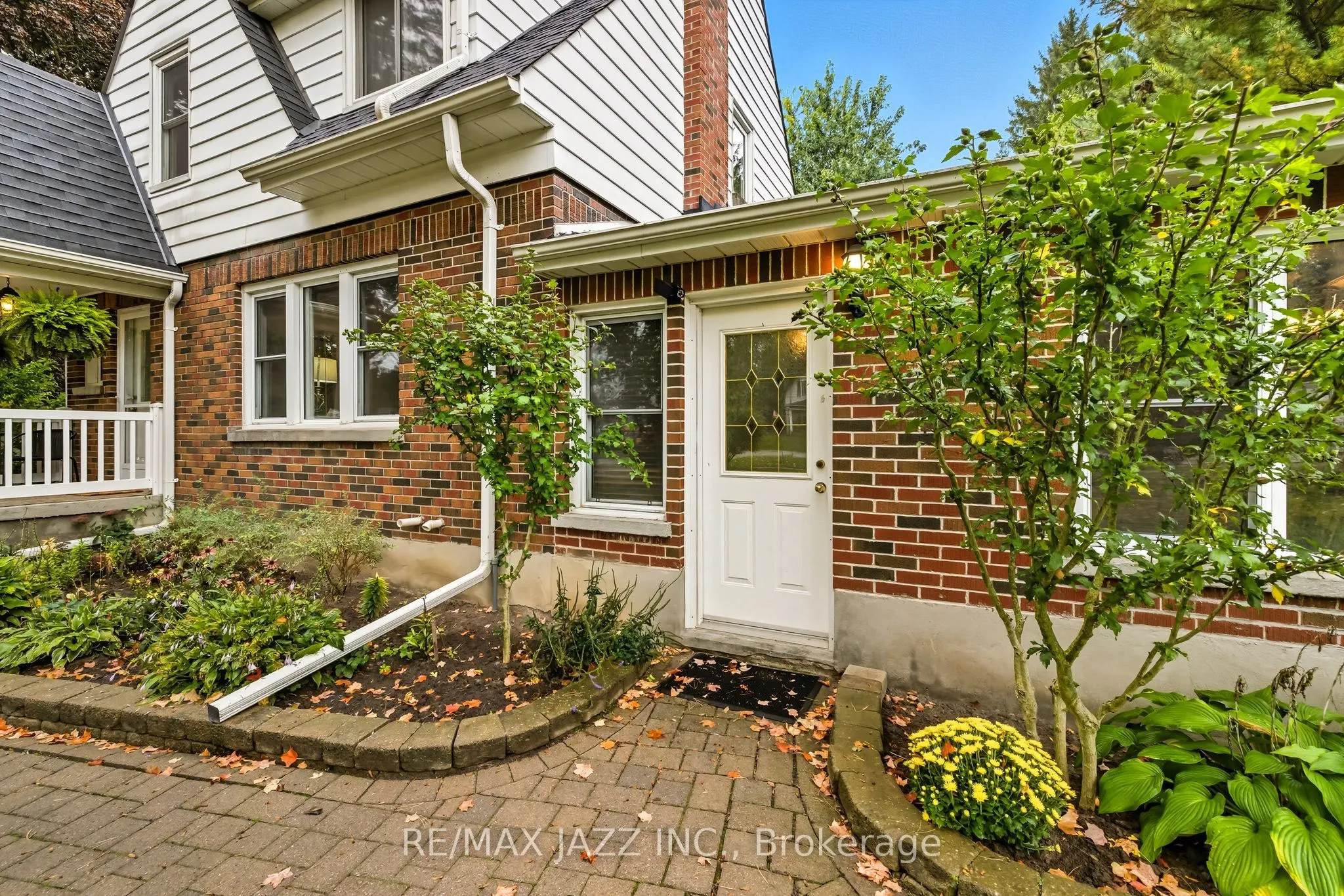 73 Columbus Road E