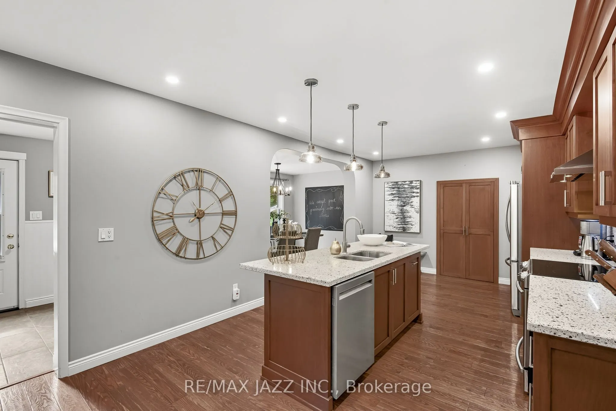 73 Columbus Road E