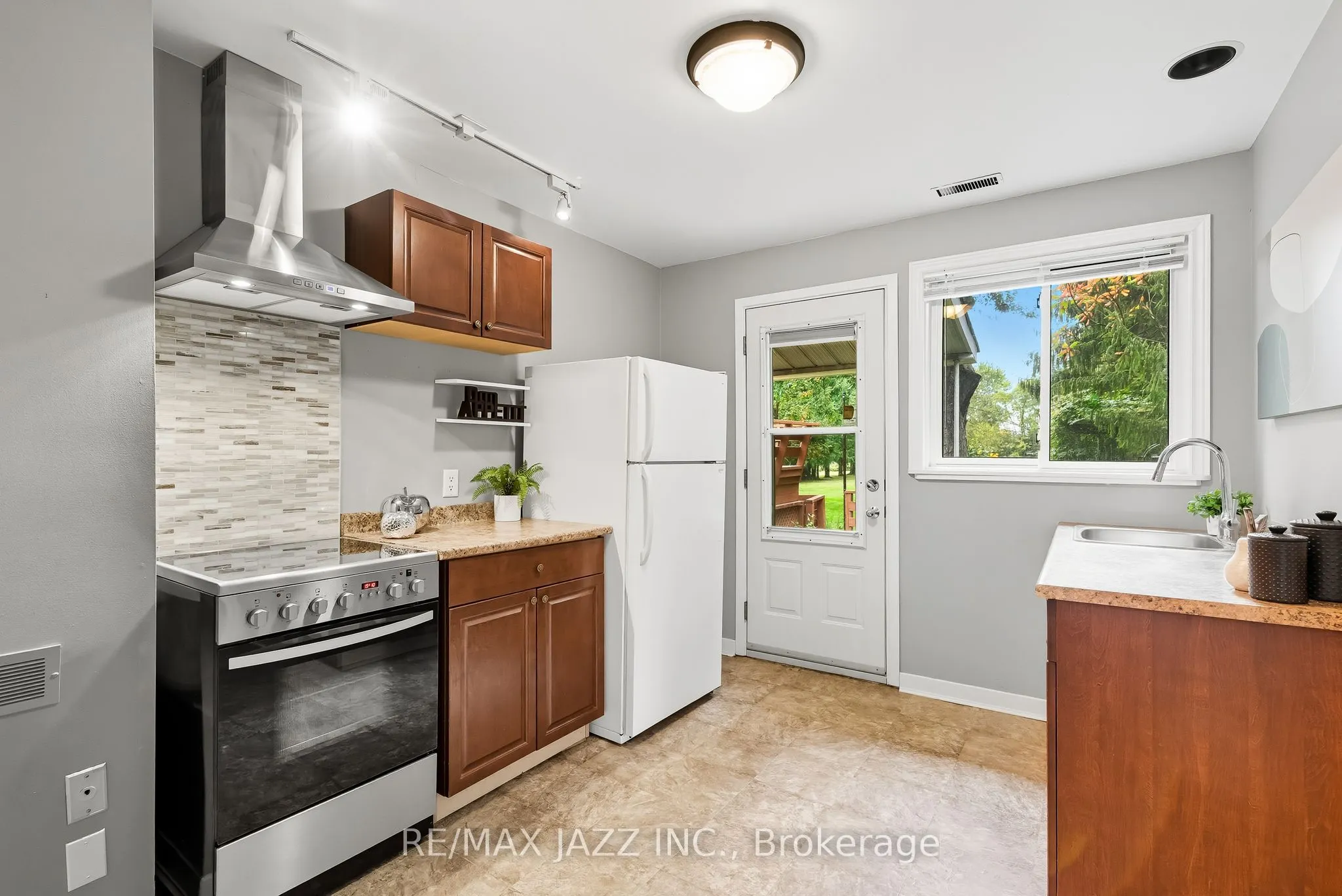 73 Columbus Road E
