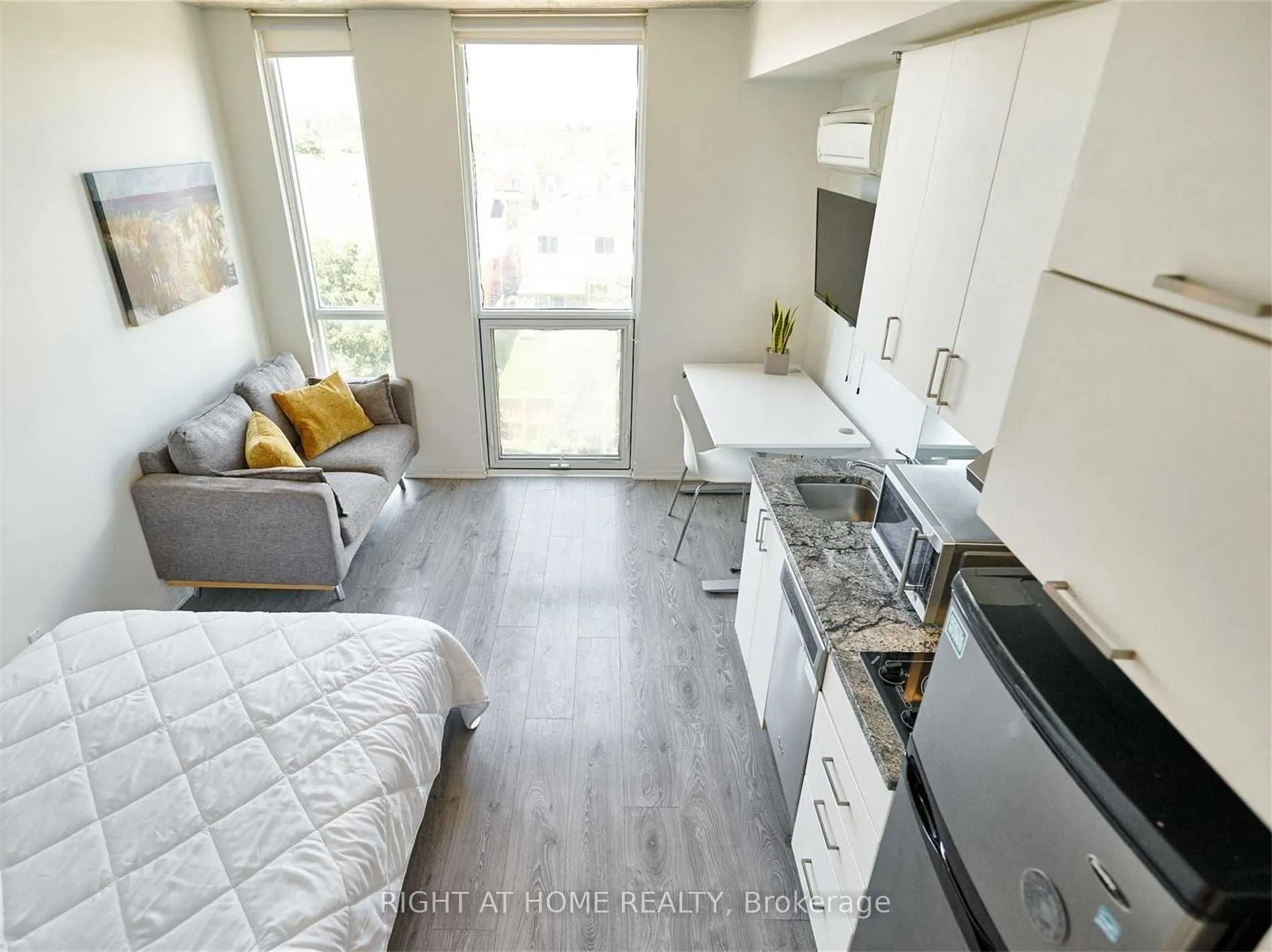 1900 Simcoe Street, #603