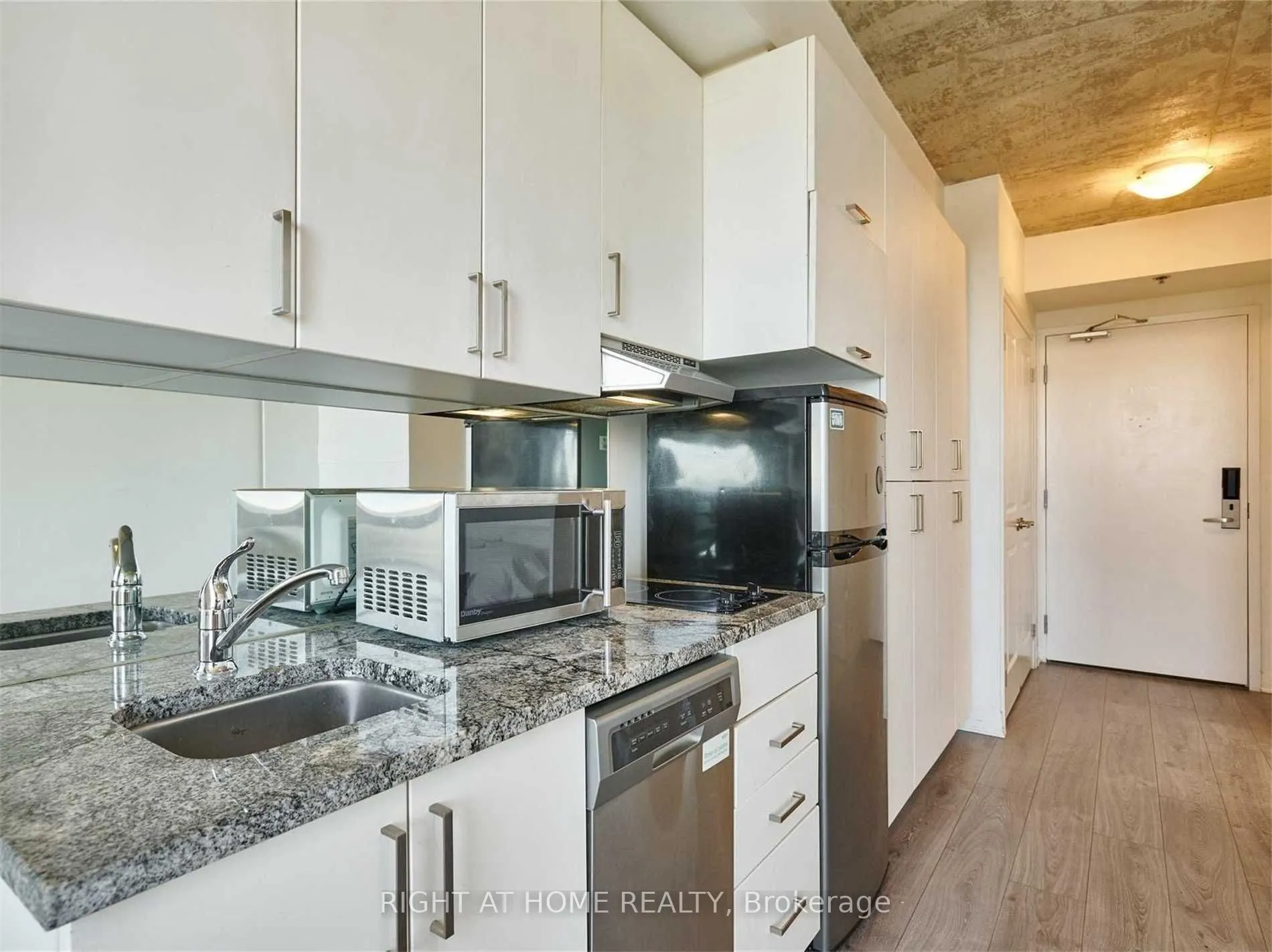 1900 Simcoe Street, #603