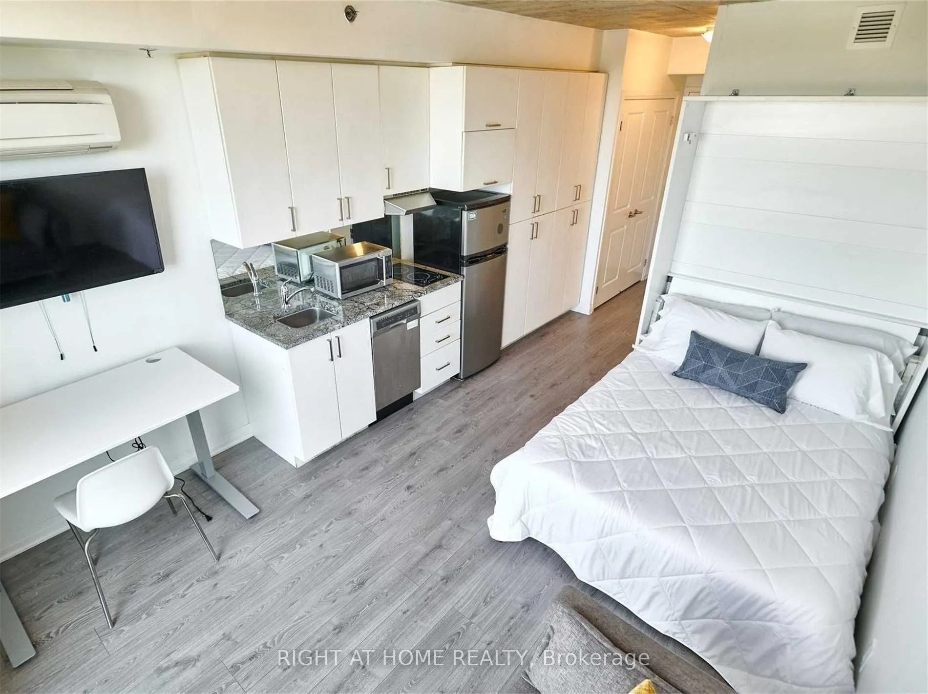 1900 Simcoe Street, #603
