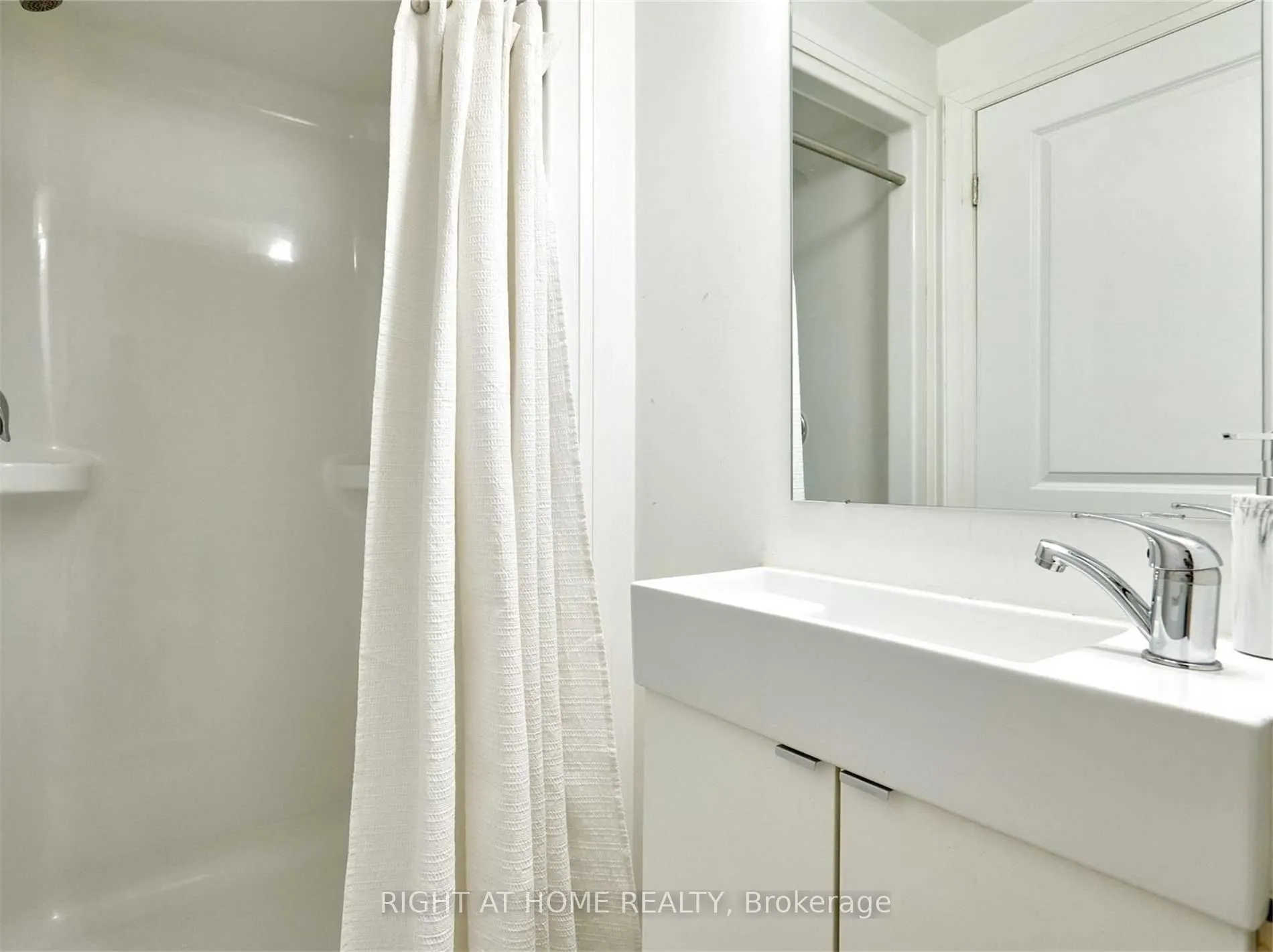 1900 Simcoe Street, #603