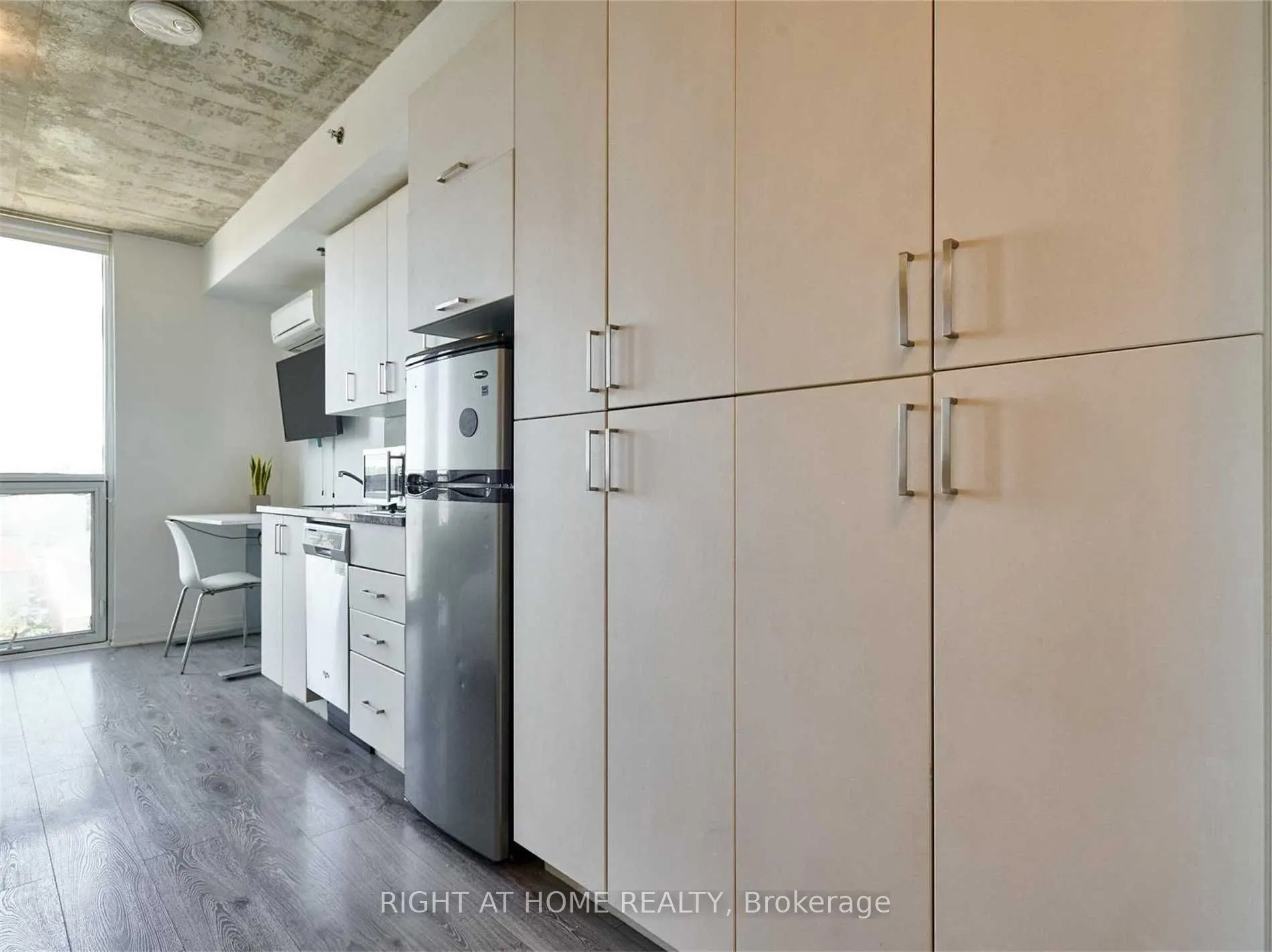 1900 Simcoe Street, #603