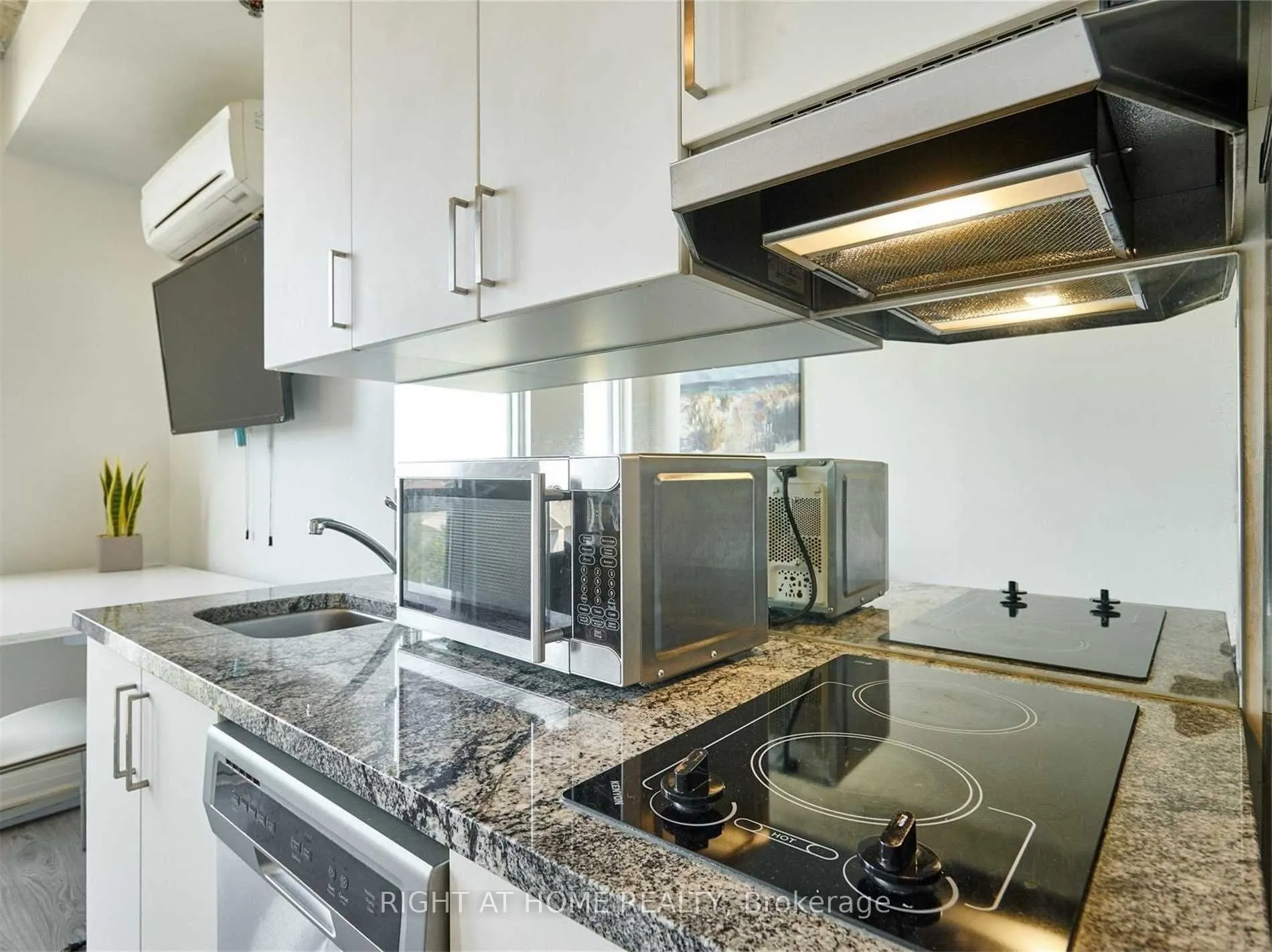 1900 Simcoe Street, #603