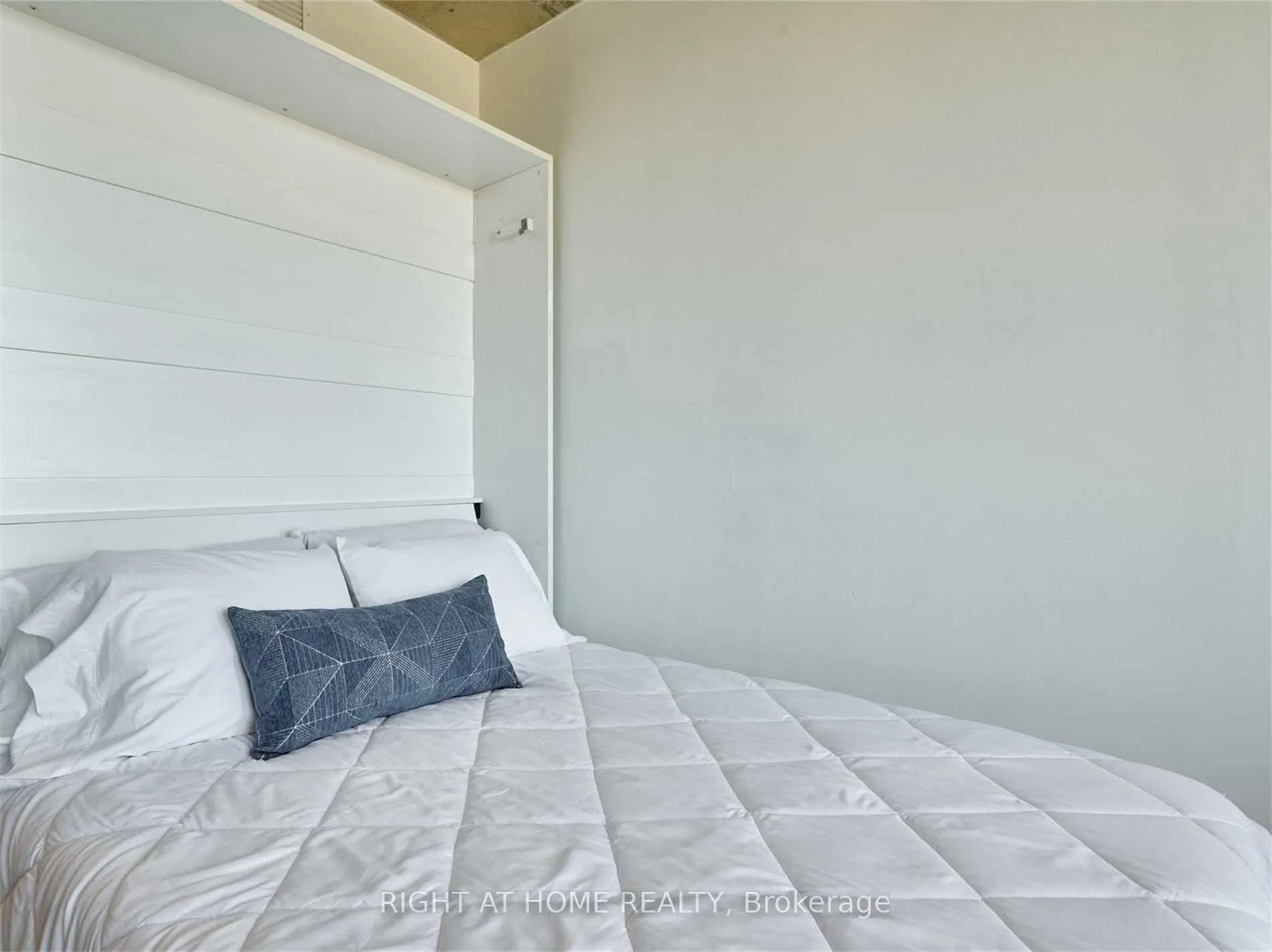 1900 Simcoe Street, #603